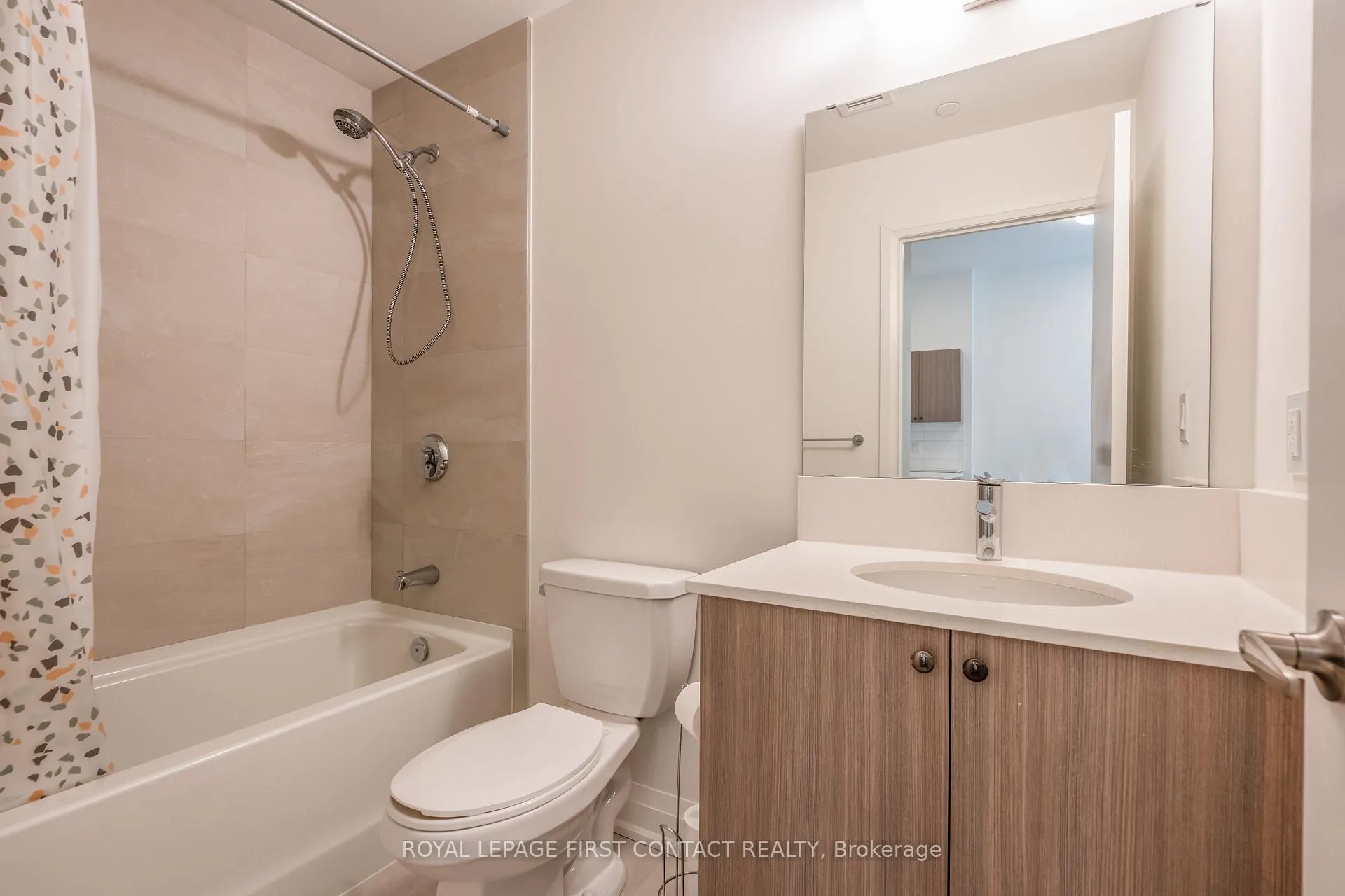 Photo 11 of Unit 106, 58 Lakeside Terrace, Barrie, Little Lake — HOMEH