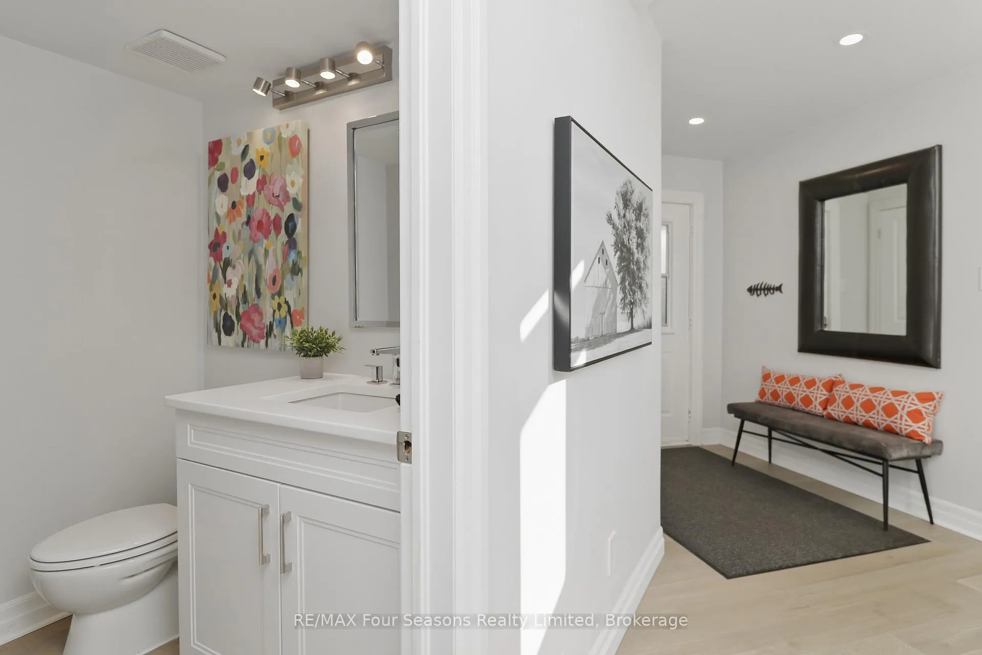 Photo 13 of 835 Suncrest Circle, Collingwood — HOMEH