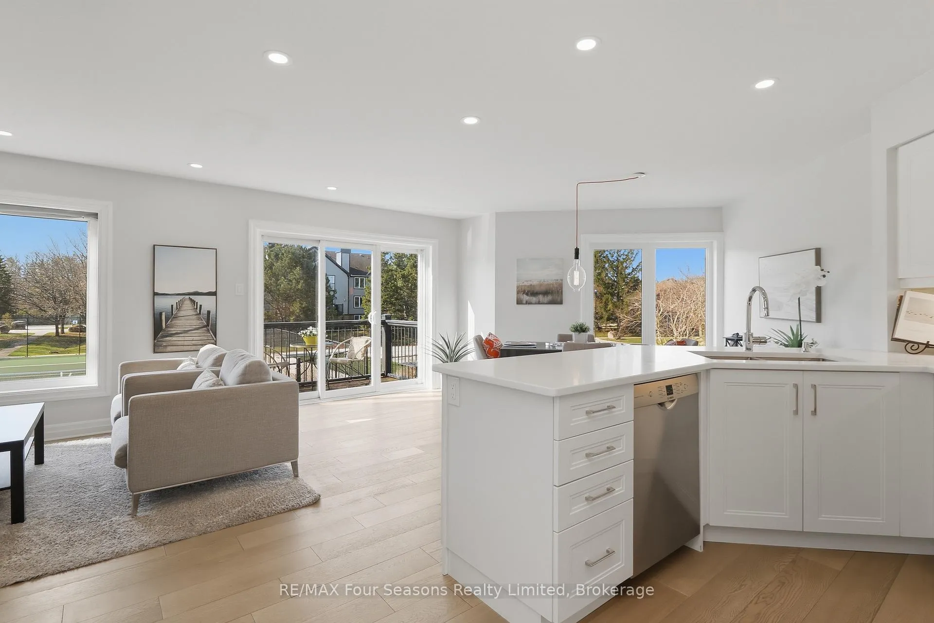 Photo 15 of 835 Suncrest Circle, Collingwood — HOMEH
