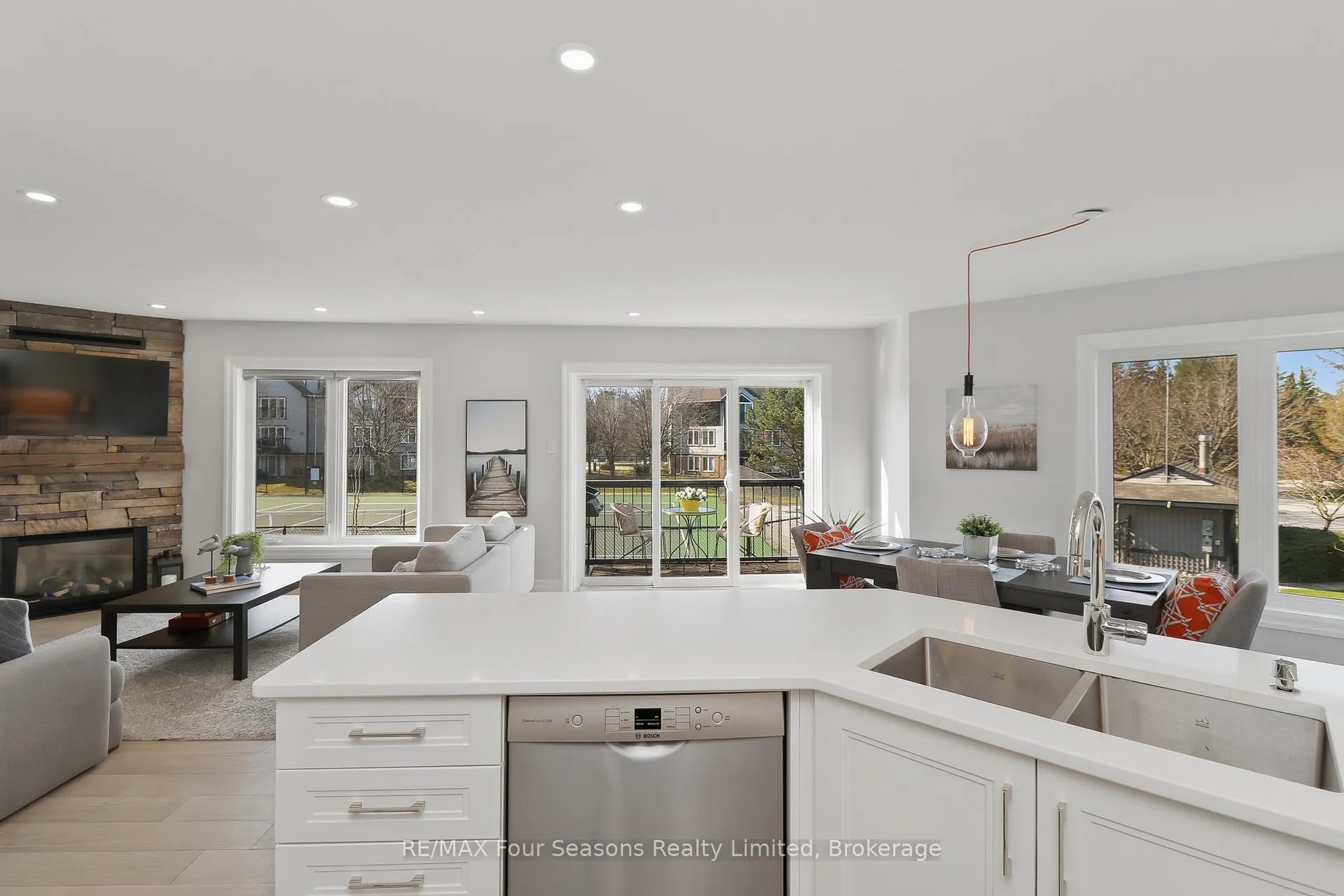 Photo 1 of 835 Suncrest Circle, Collingwood — HOMEH