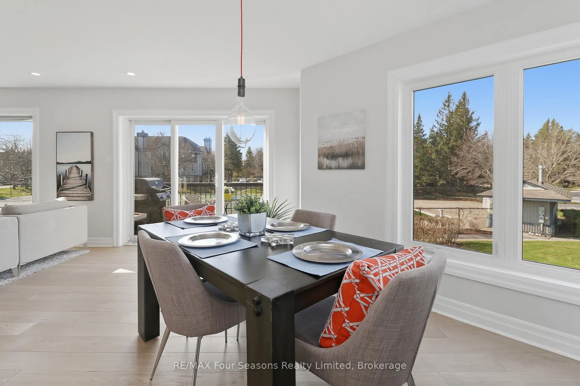 Photo 21 of 835 Suncrest Circle, Collingwood — HOMEH