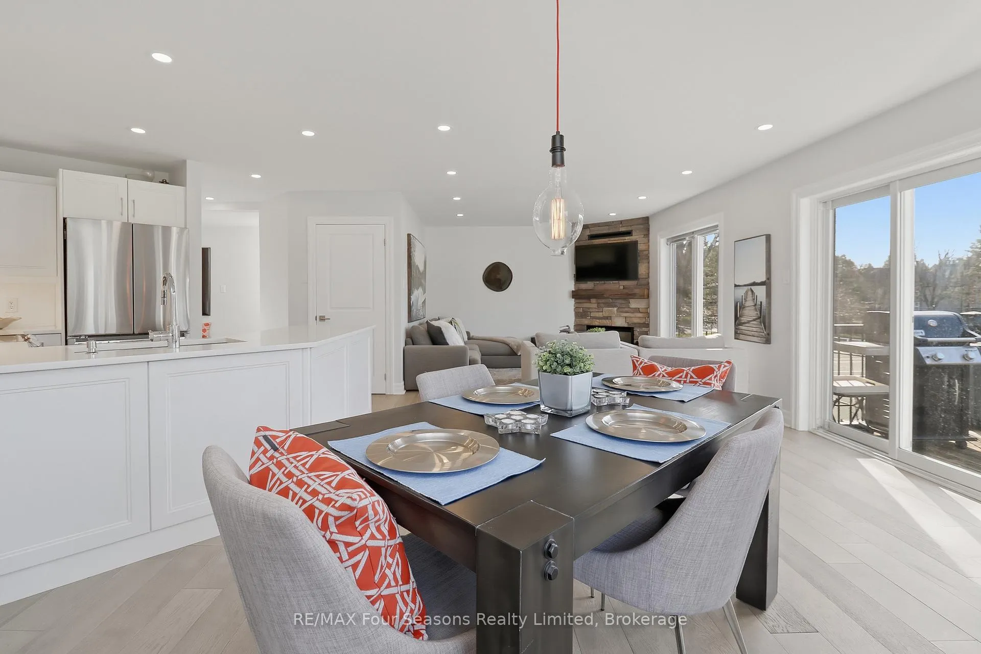 Photo 23 of 835 Suncrest Circle, Collingwood — HOMEH