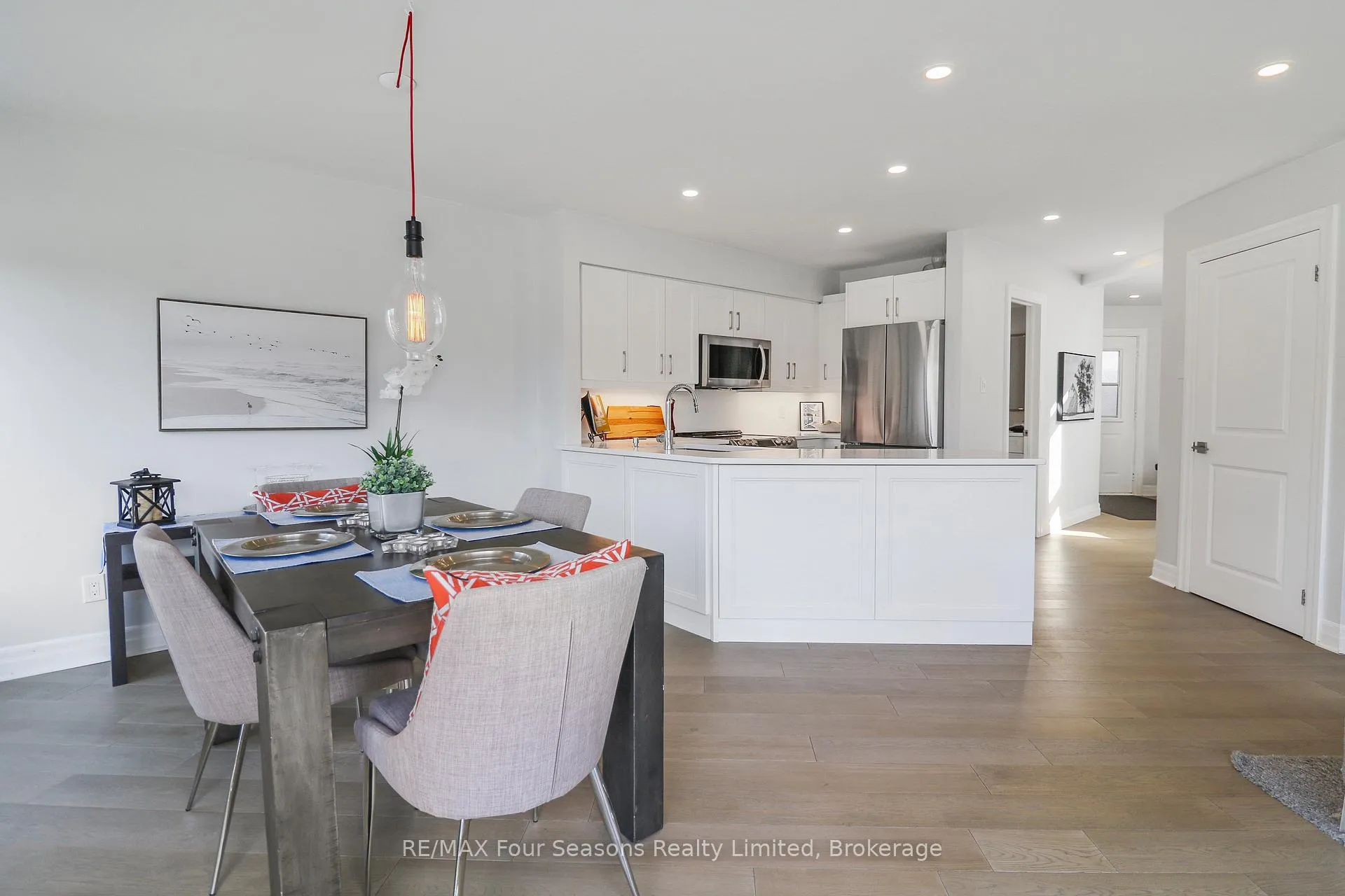 Photo 24 of 835 Suncrest Circle, Collingwood — HOMEH