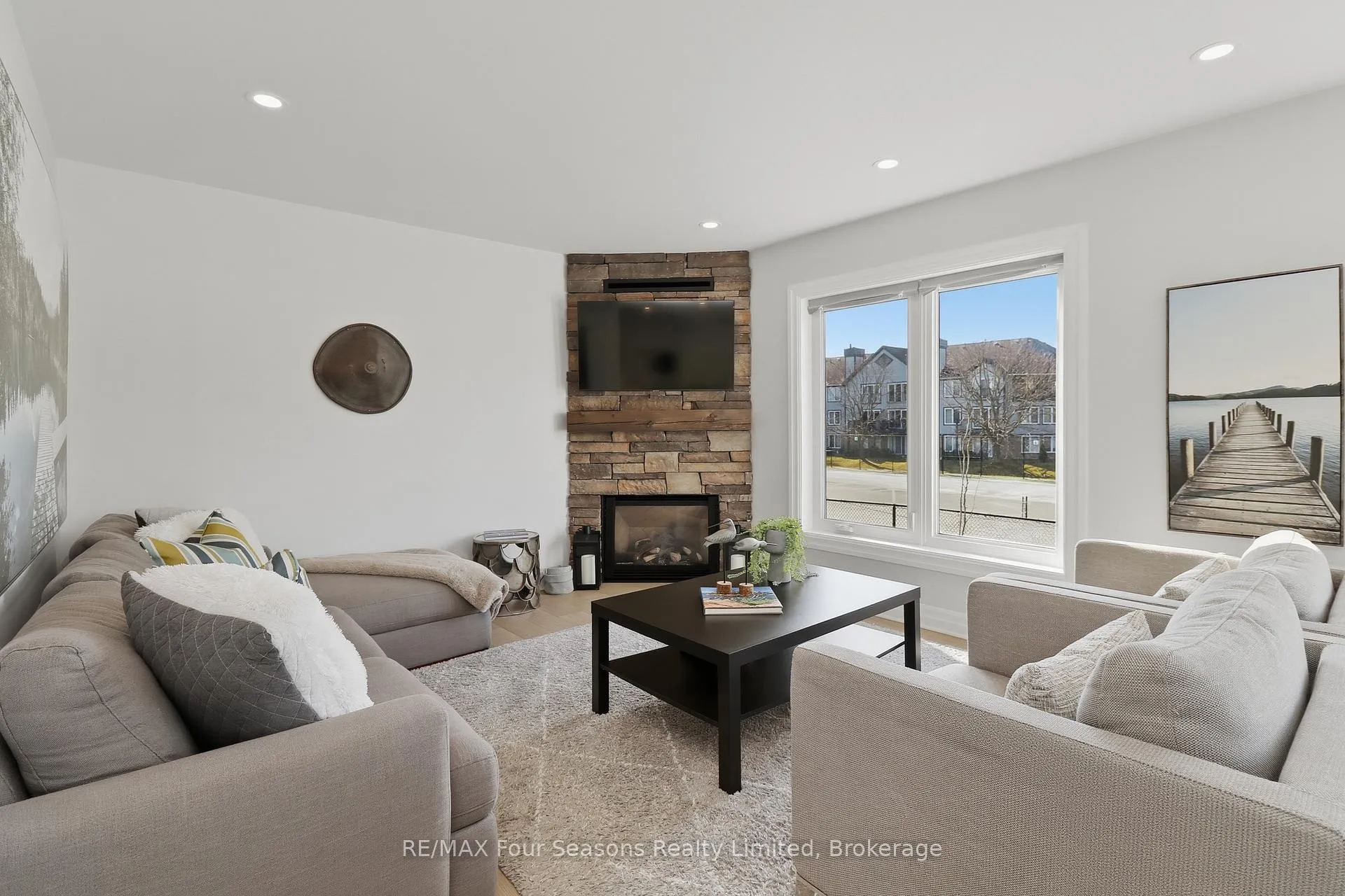 Photo 25 of 835 Suncrest Circle, Collingwood — HOMEH