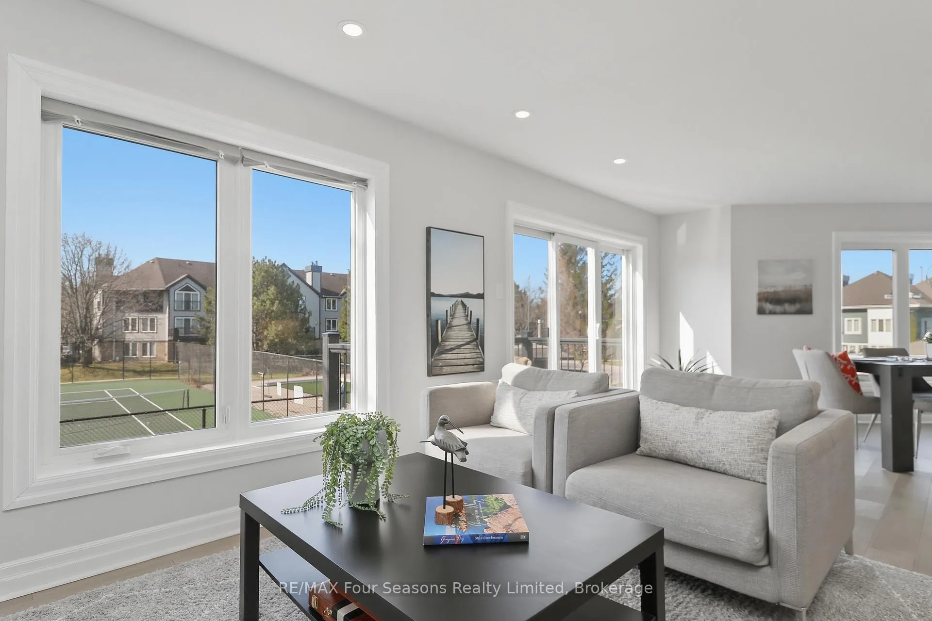 Photo 28 of 835 Suncrest Circle, Collingwood — HOMEH