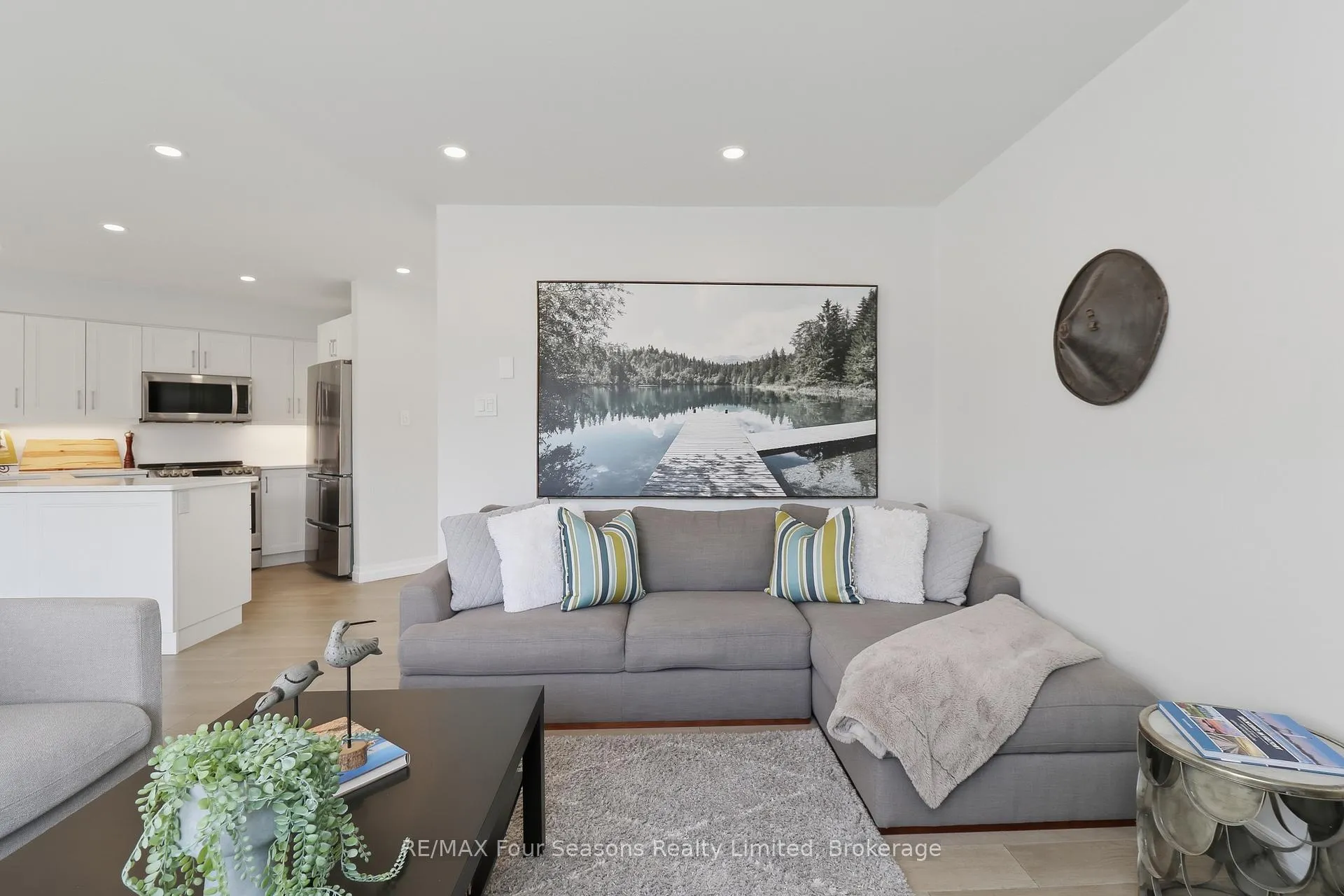 Photo 29 of 835 Suncrest Circle, Collingwood — HOMEH