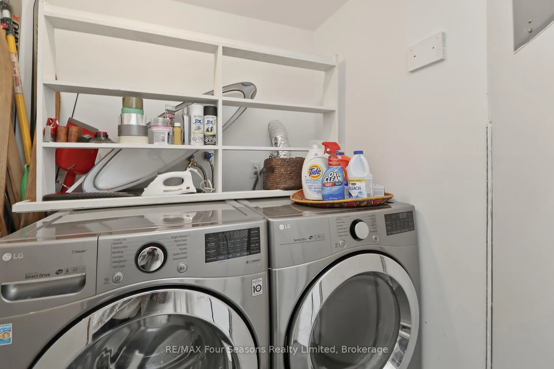 Photo 33 of 835 Suncrest Circle, Collingwood — HOMEH
