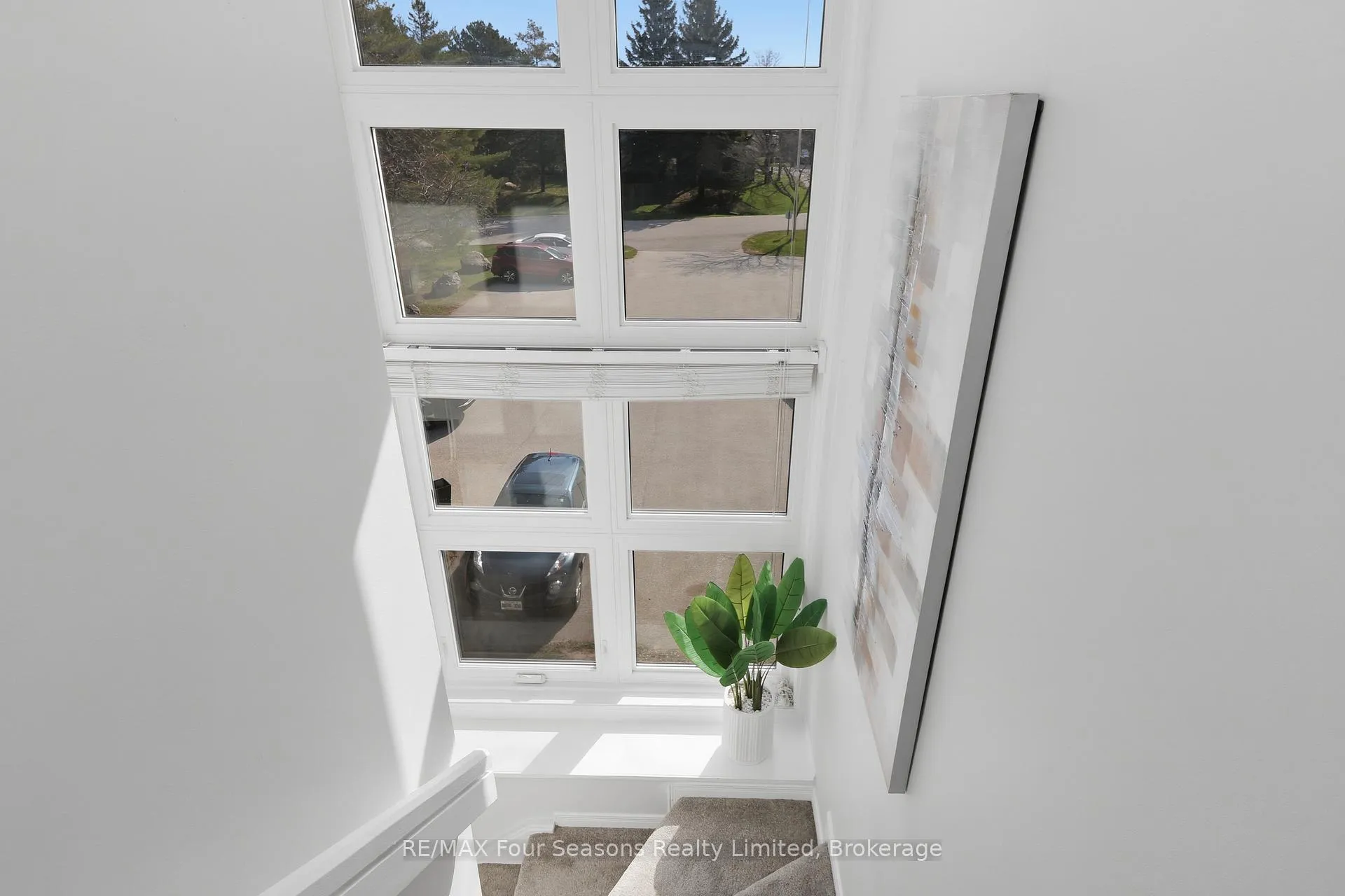 Photo 34 of 835 Suncrest Circle, Collingwood — HOMEH
