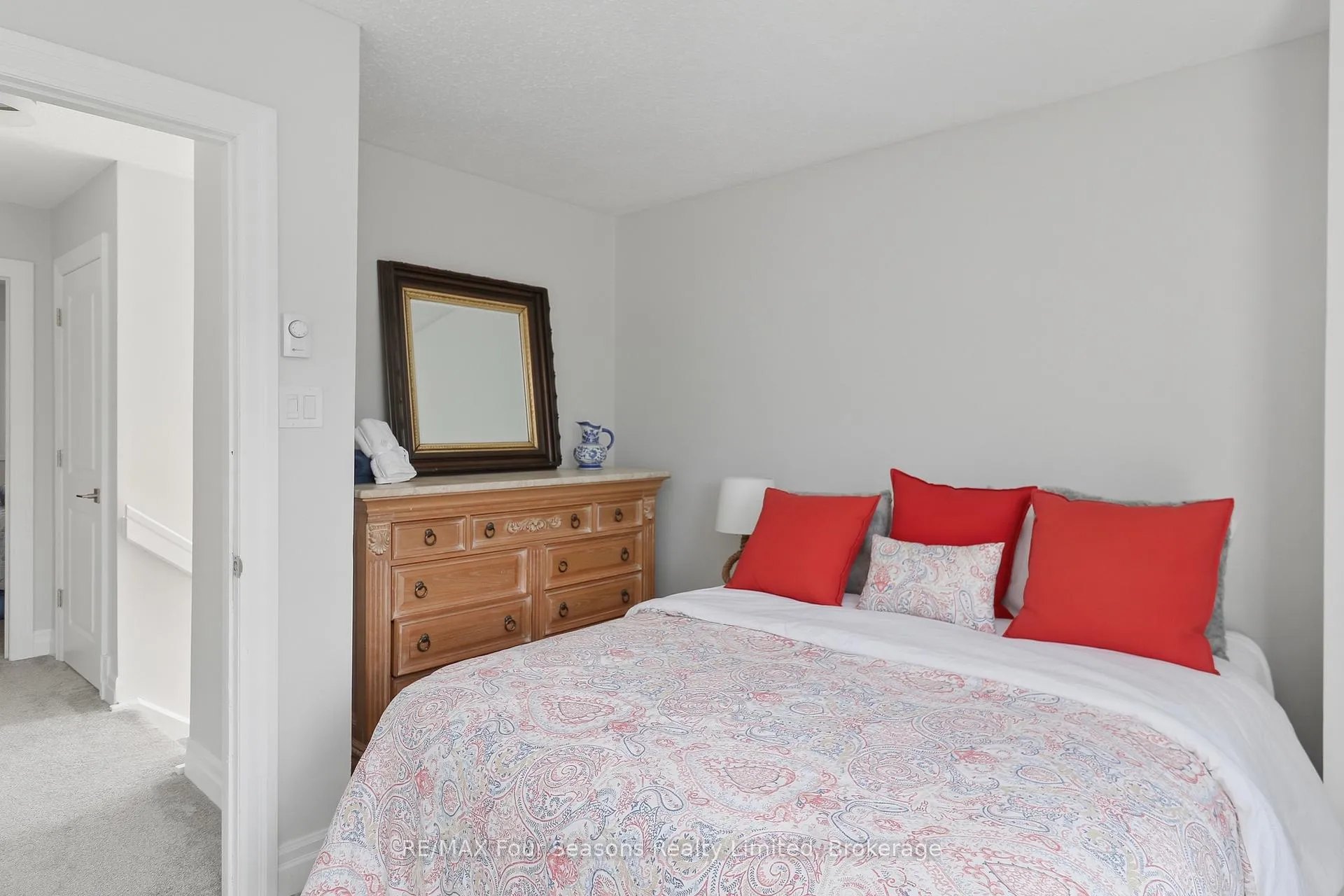 Photo 36 of 835 Suncrest Circle, Collingwood — HOMEH