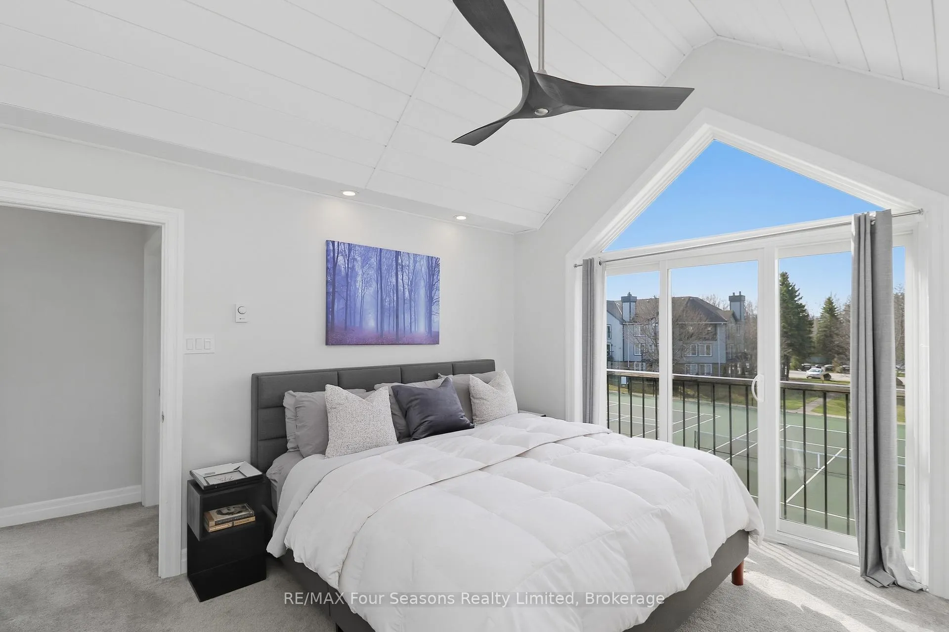 Photo 38 of 835 Suncrest Circle, Collingwood — HOMEH