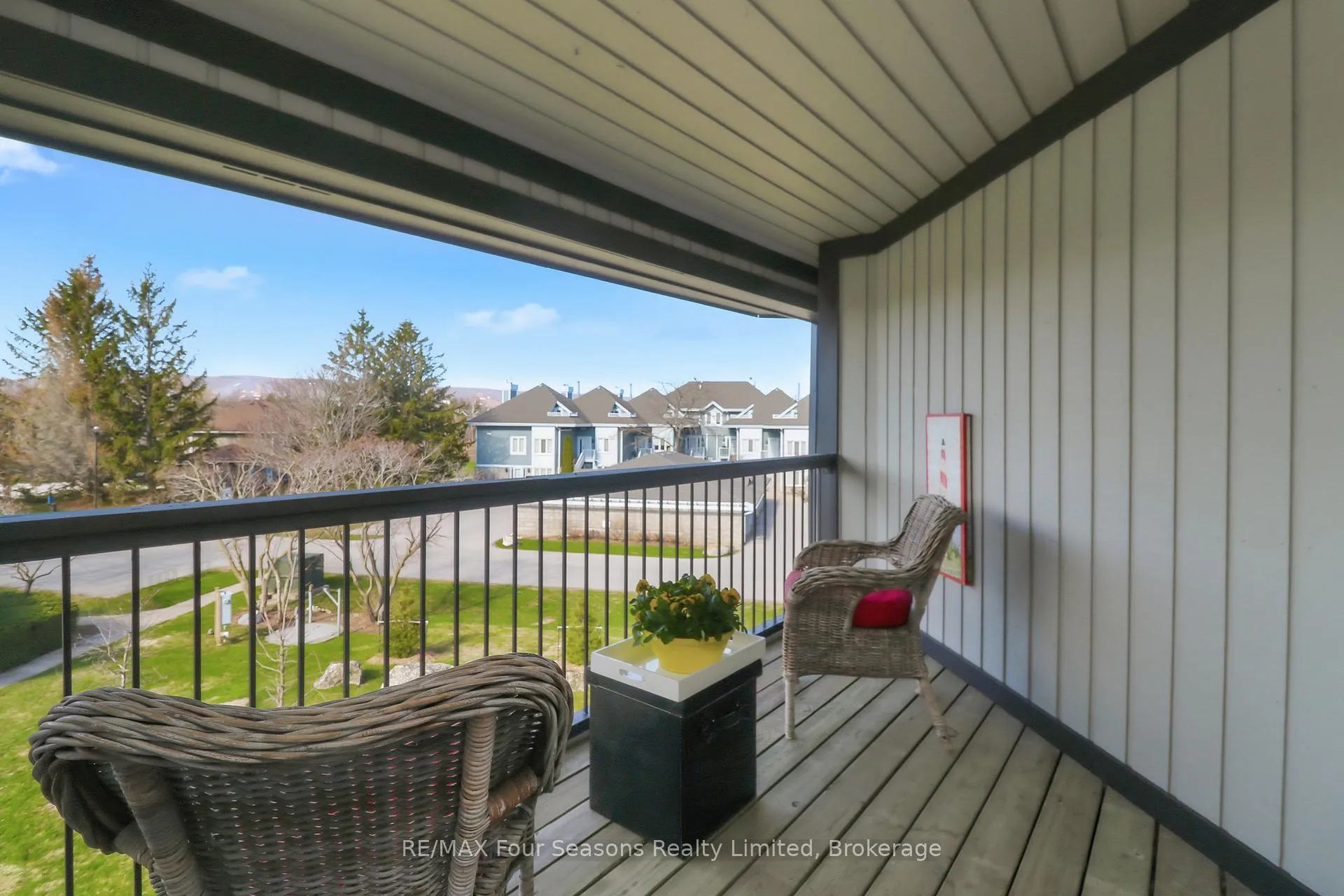 Photo 40 of 835 Suncrest Circle, Collingwood — HOMEH