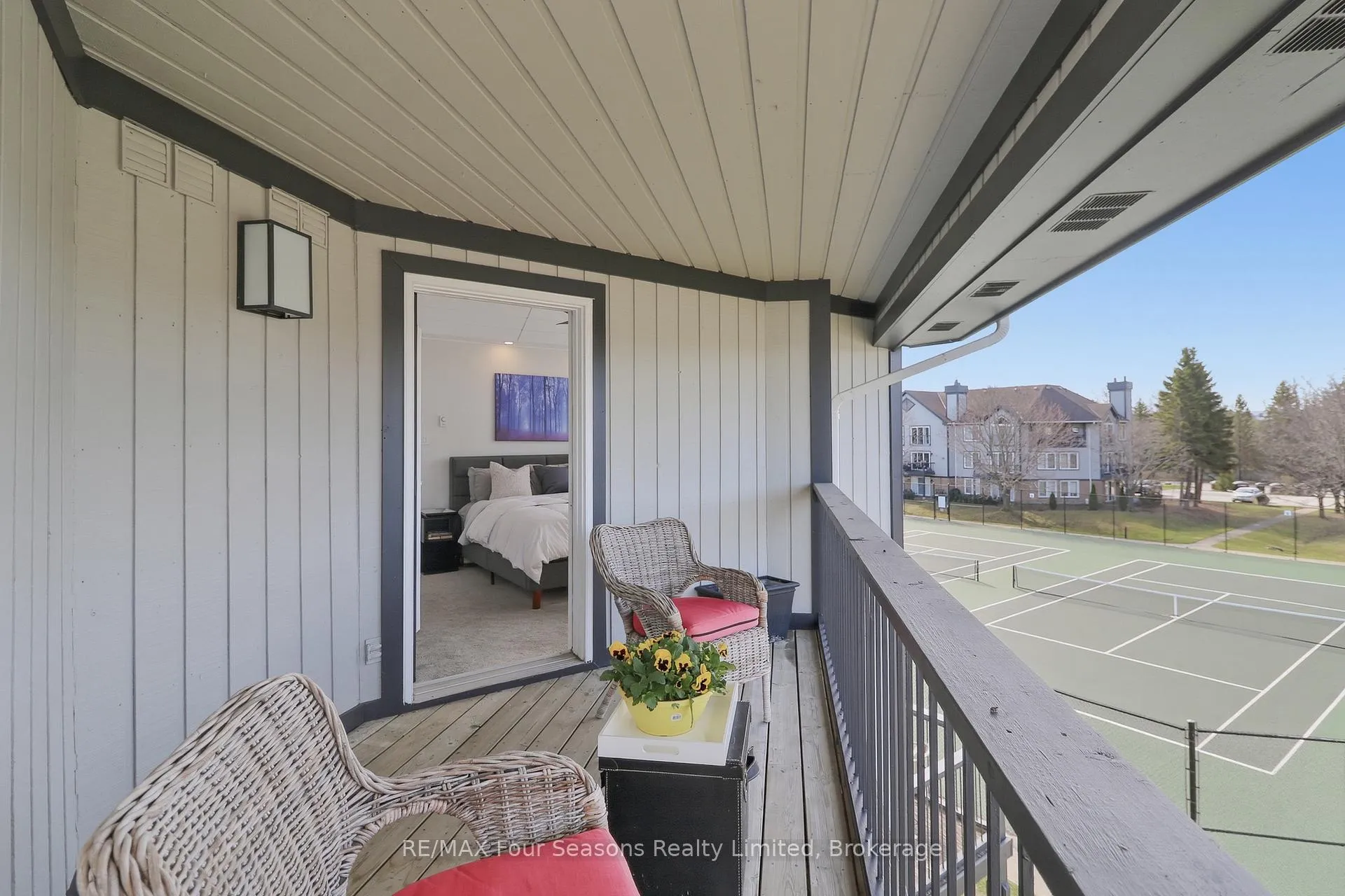 Photo 41 of 835 Suncrest Circle, Collingwood — HOMEH