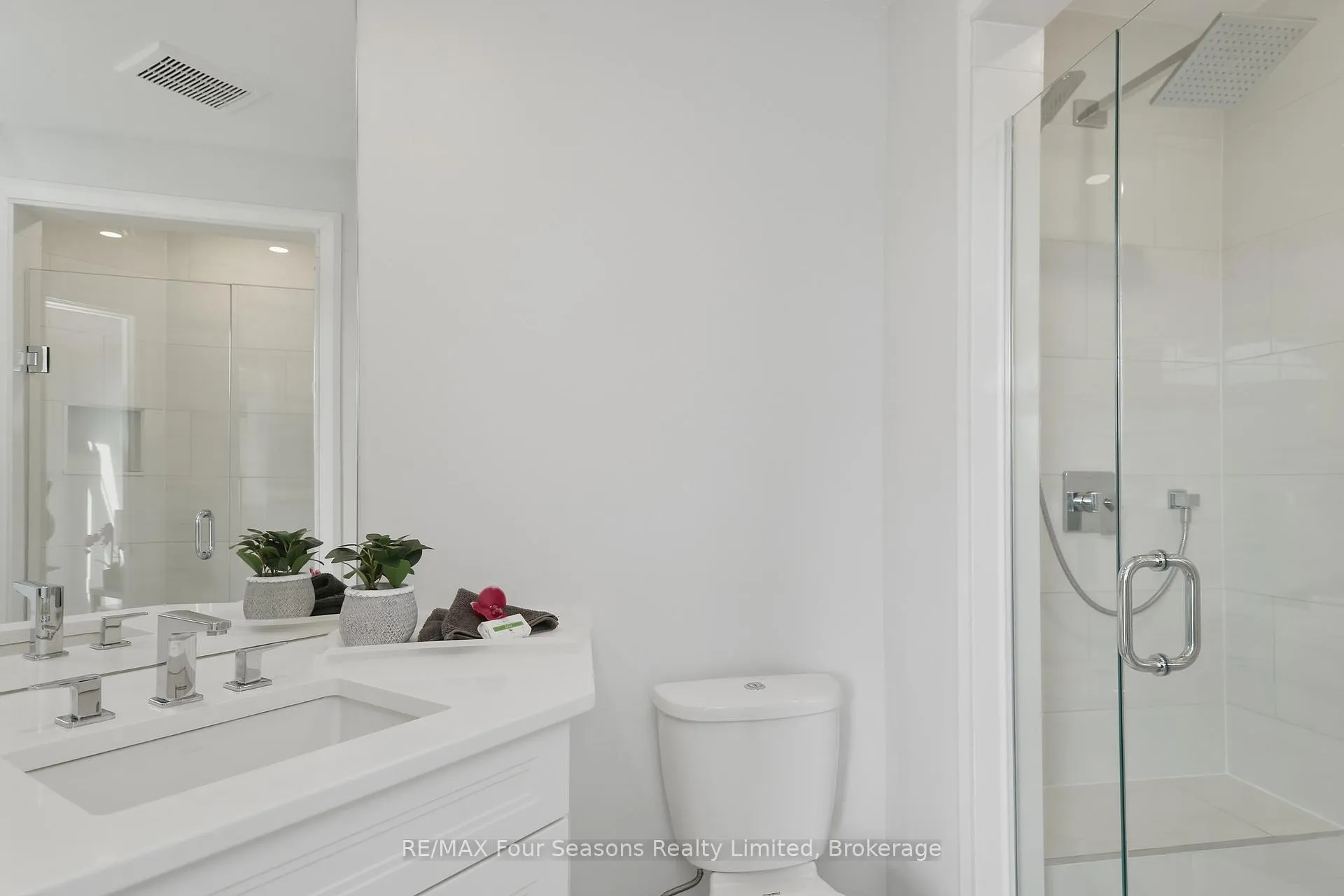 Photo 42 of 835 Suncrest Circle, Collingwood — HOMEH