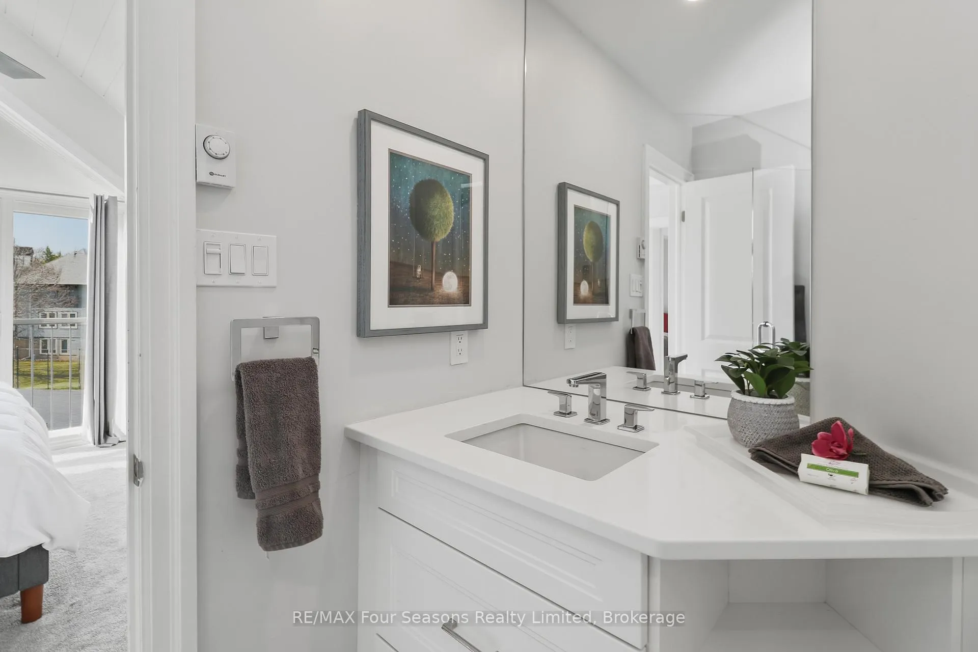 Photo 43 of 835 Suncrest Circle, Collingwood — HOMEH