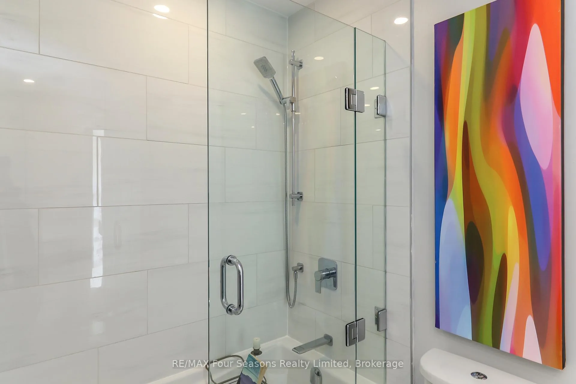 Photo 46 of 835 Suncrest Circle, Collingwood — HOMEH