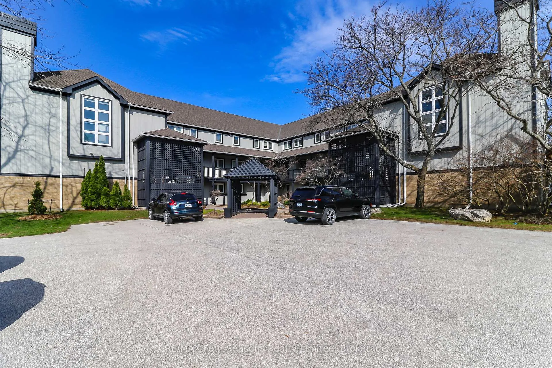 Photo 47 of 835 Suncrest Circle, Collingwood — HOMEH