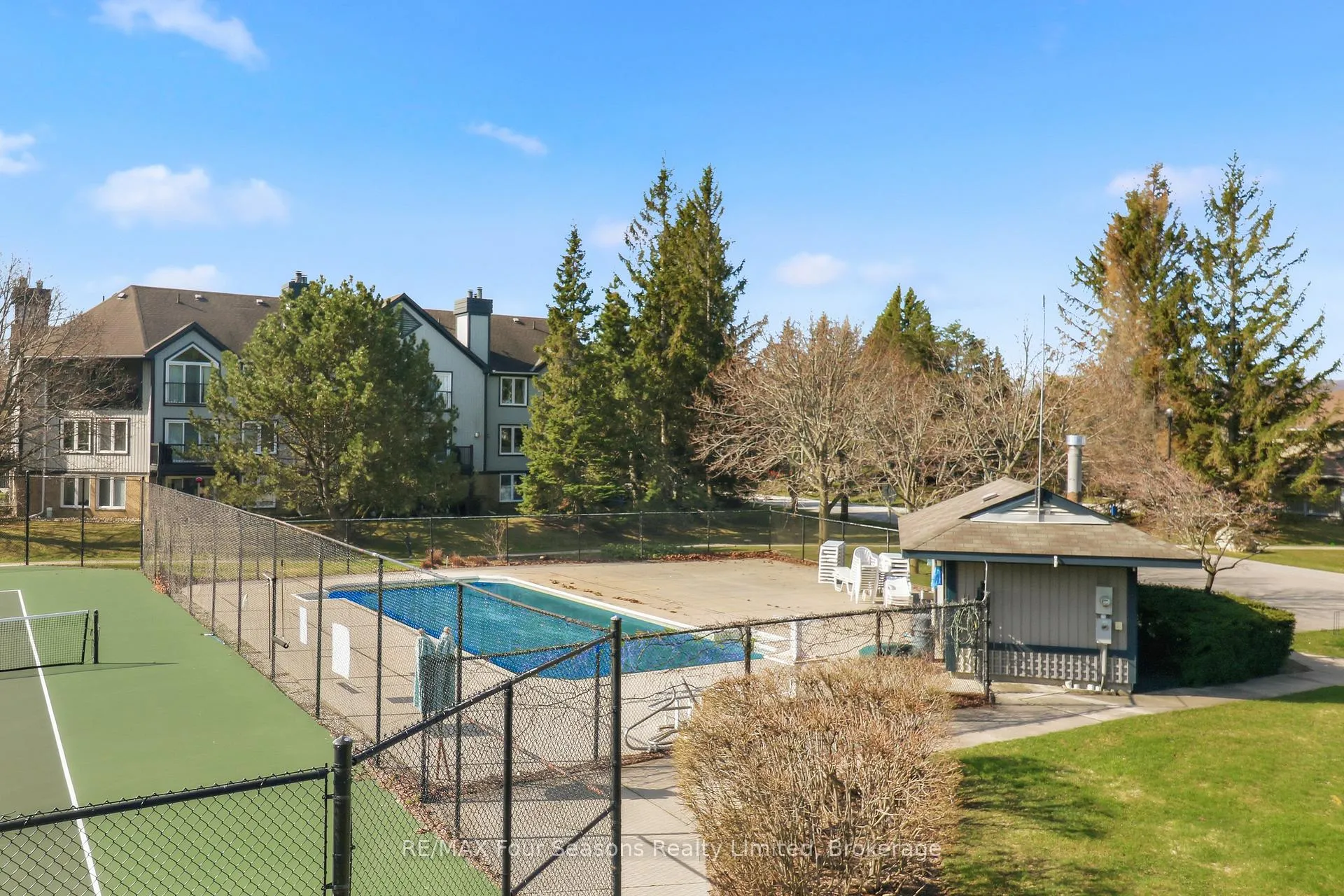 Photo 48 of 835 Suncrest Circle, Collingwood — HOMEH