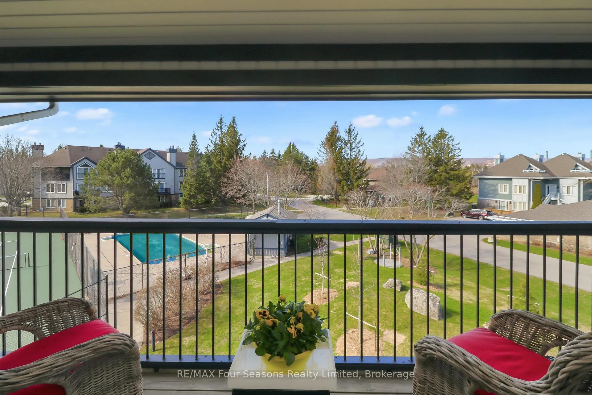 Photo 50 of 835 Suncrest Circle, Collingwood — HOMEH
