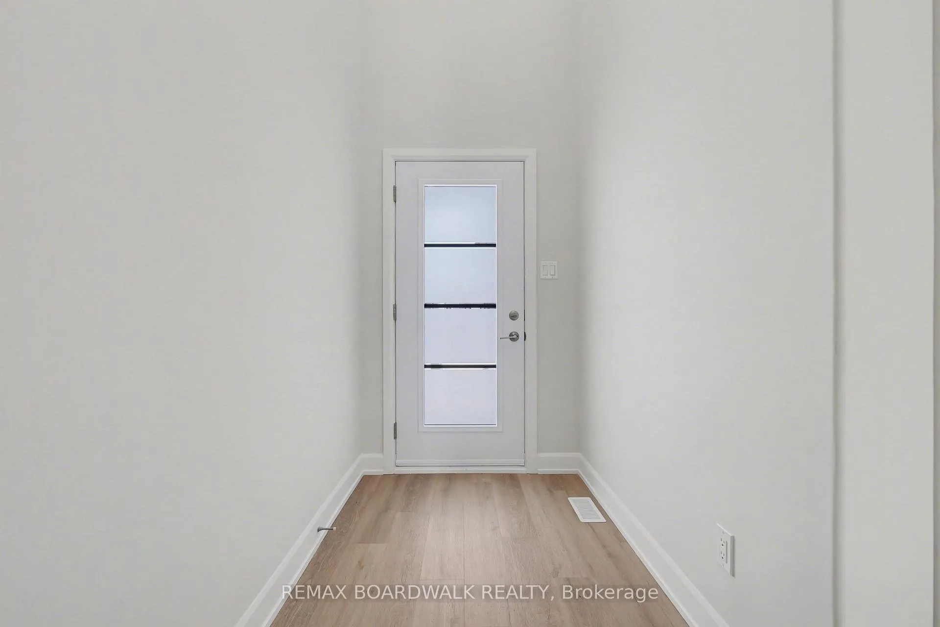 Photo 2 of 967 Chablis Crescent, Russell, Embrun — HOMEH