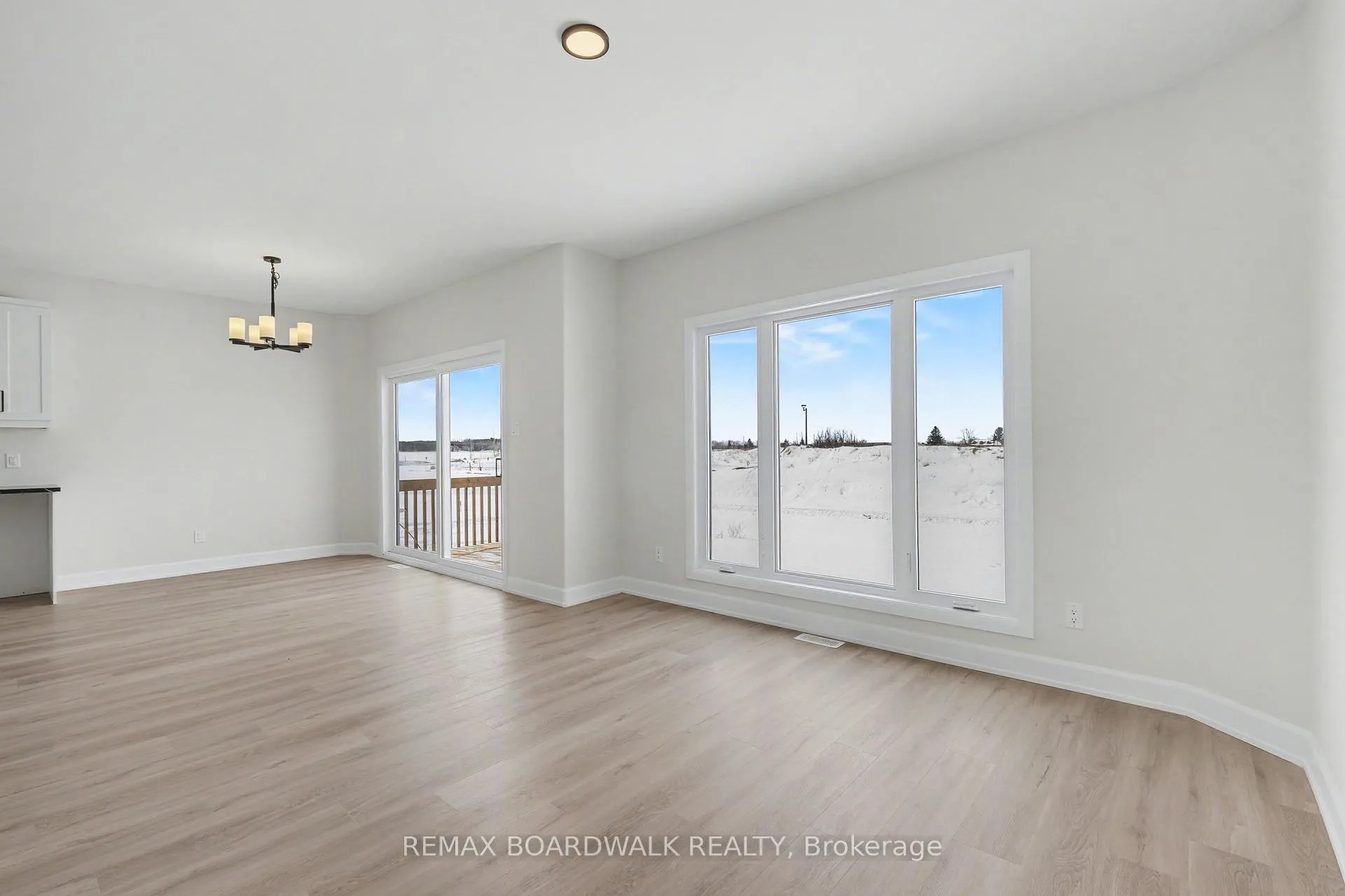 Photo 3 of 967 Chablis Crescent, Russell, Embrun — HOMEH