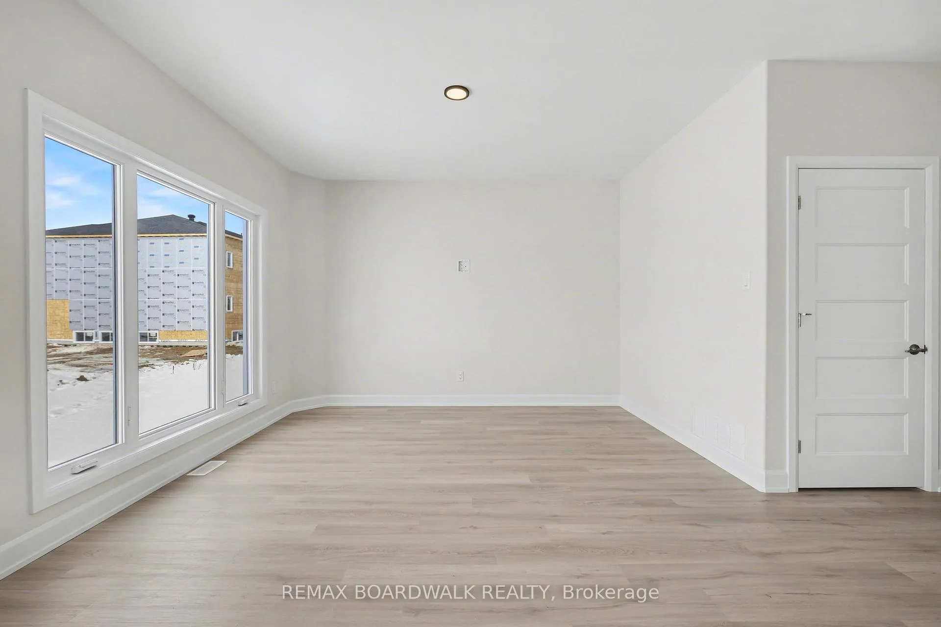Photo 4 of 967 Chablis Crescent, Russell, Embrun — HOMEH