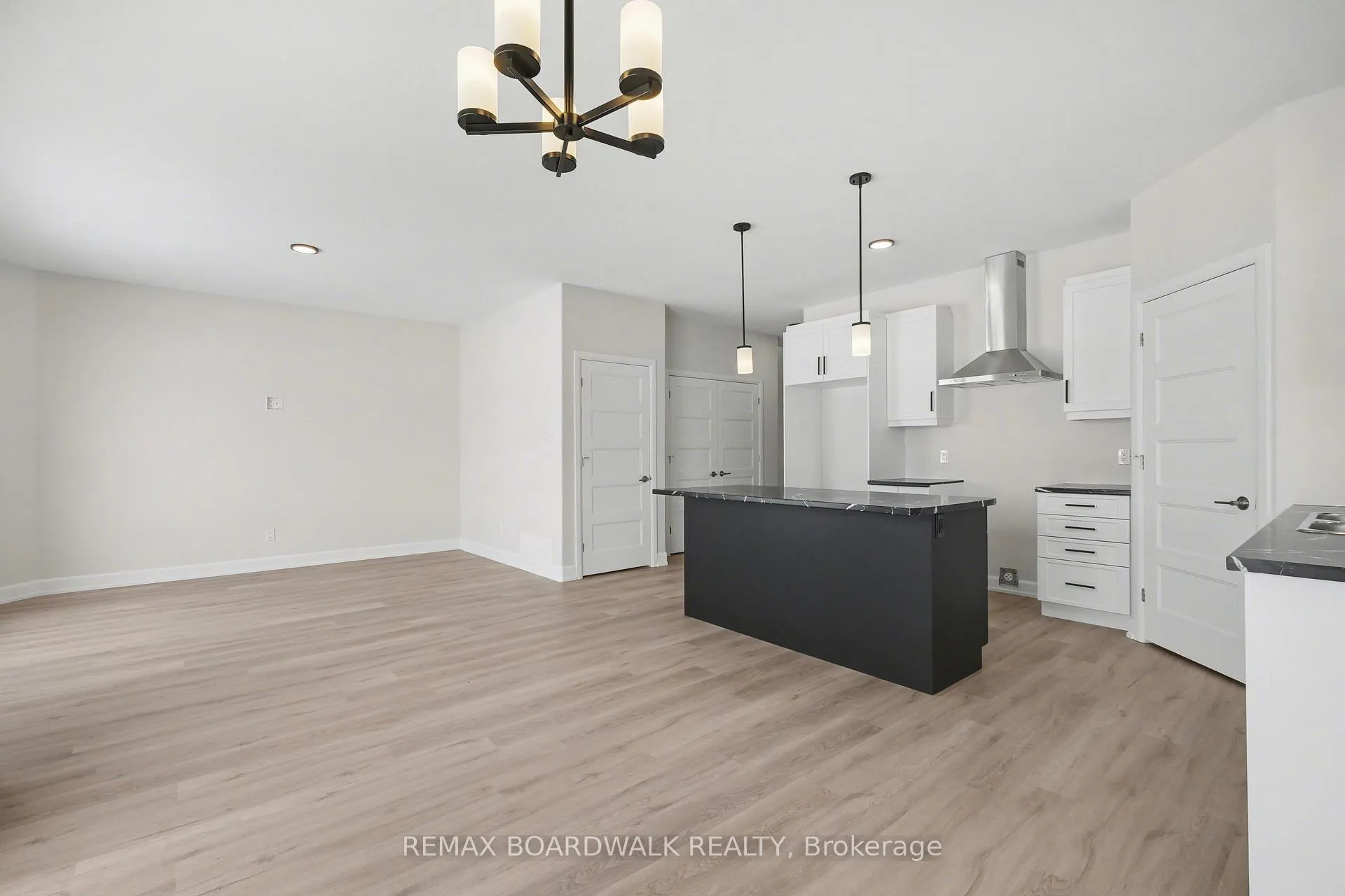 Photo 5 of 967 Chablis Crescent, Russell, Embrun — HOMEH