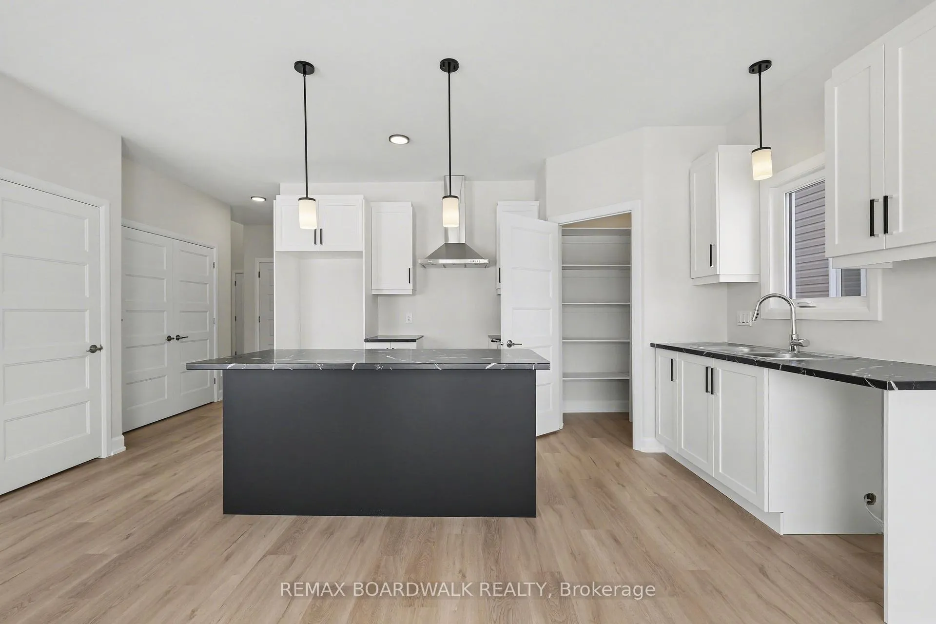 Photo 6 of 967 Chablis Crescent, Russell, Embrun — HOMEH