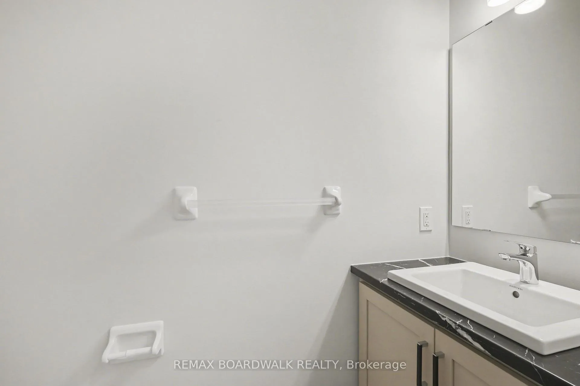 Photo 8 of 967 Chablis Crescent, Russell, Embrun — HOMEH