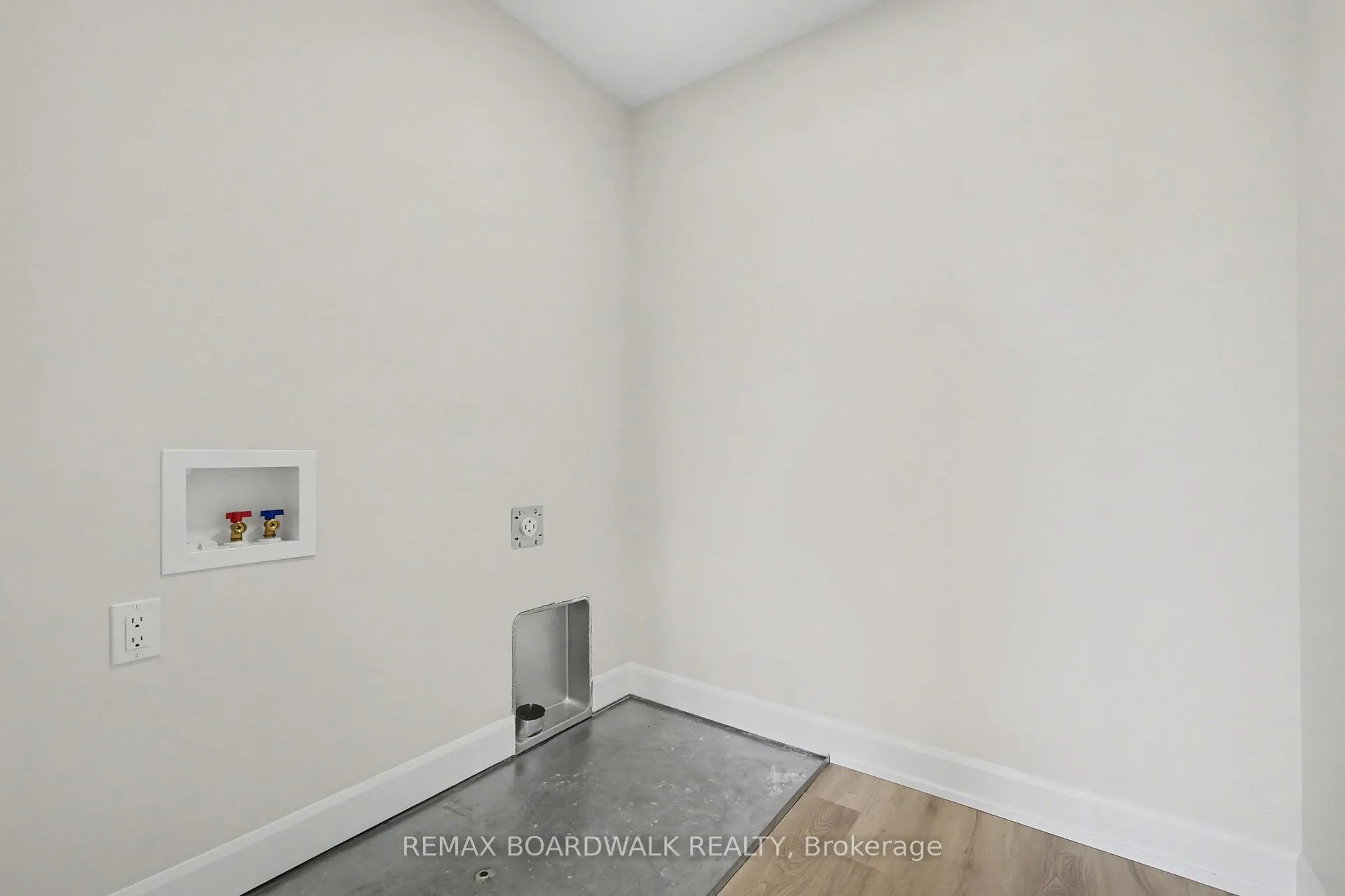 Photo 9 of 967 Chablis Crescent, Russell, Embrun — HOMEH