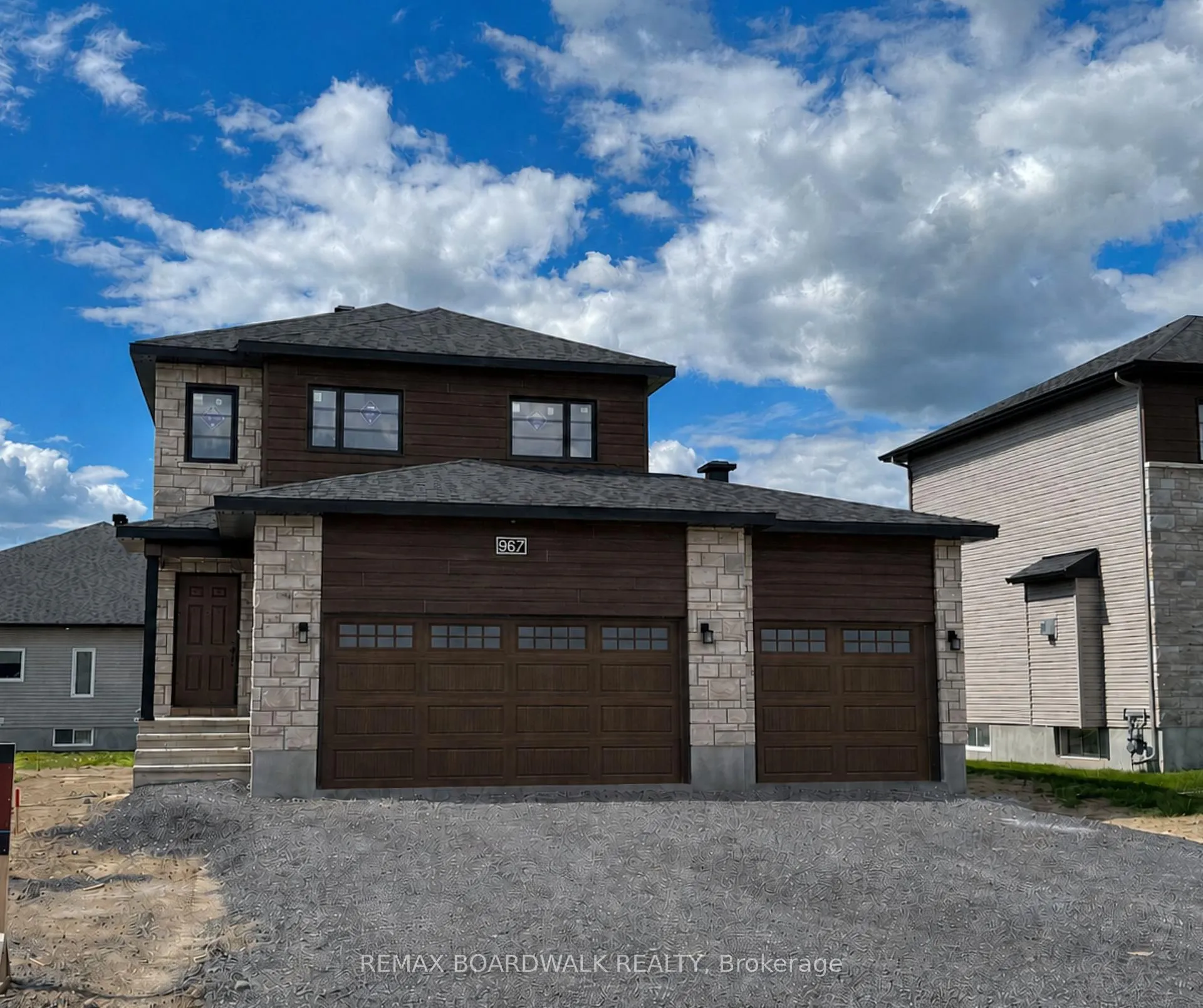 Photo 1 of 967 Chablis Crescent, Russell, Embrun — HOMEH