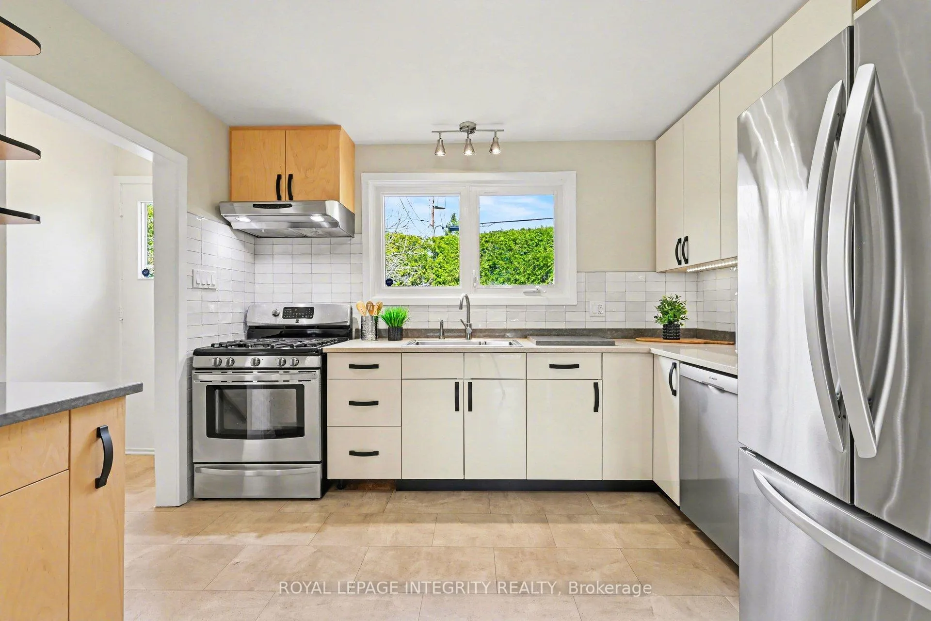 Photo 5 of 1199 Stanton Road, Ottawa, Queensway Terrace South/Ridgeview — HOMEH