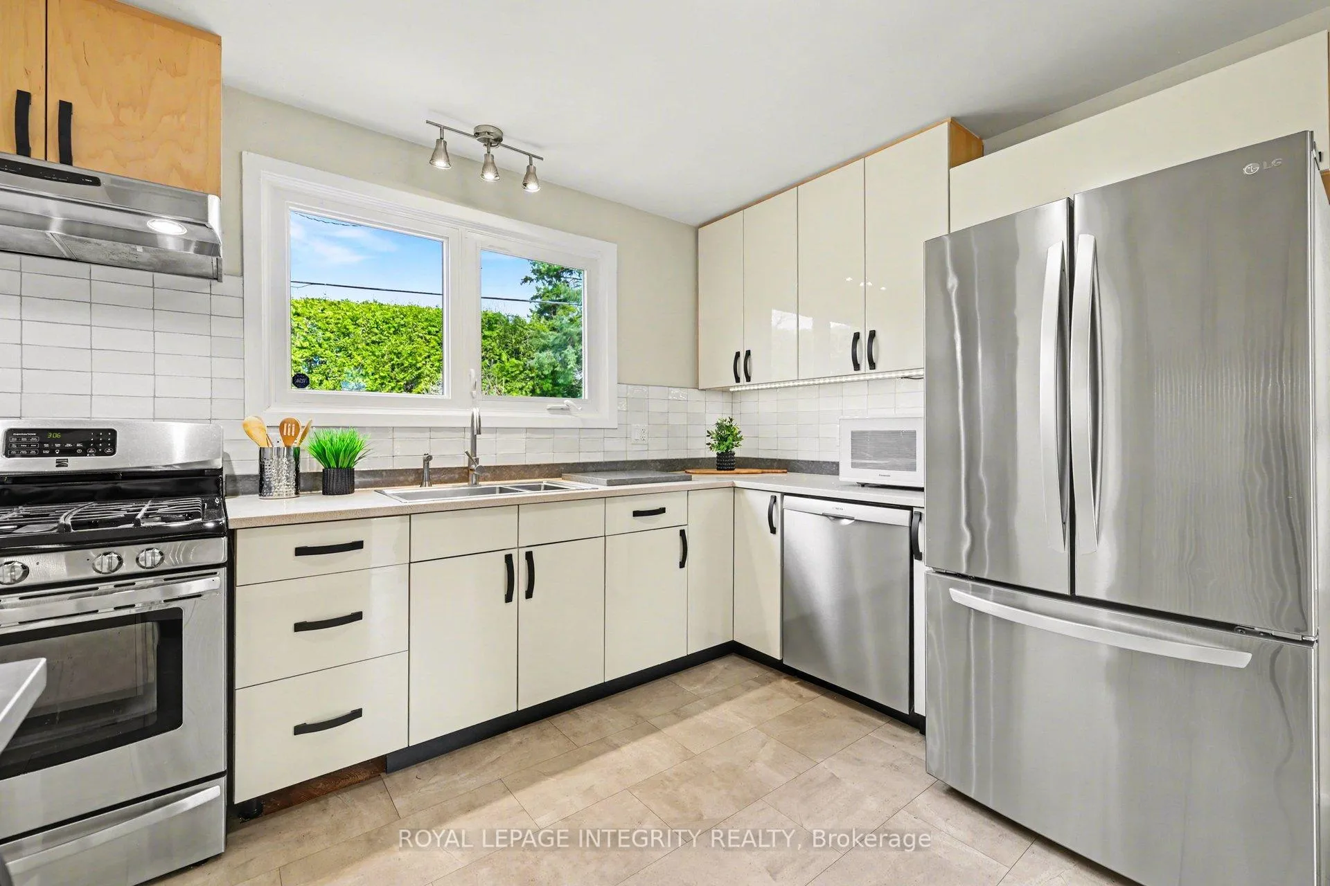 Photo 11 of 1199 Stanton Road, Ottawa, Queensway Terrace South/Ridgeview — HOMEH