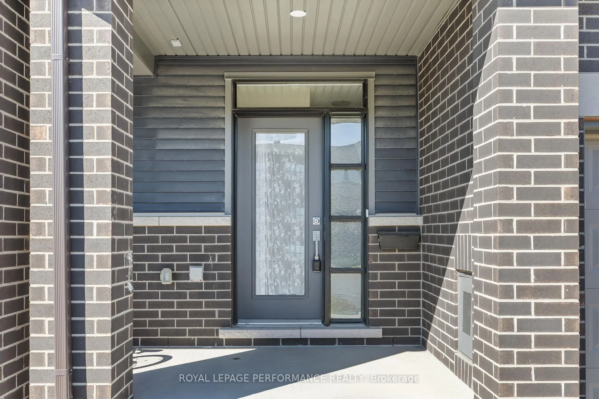 Photo 2 of 826 Dynasty Street, Ottawa, Avalon East — HOMEH