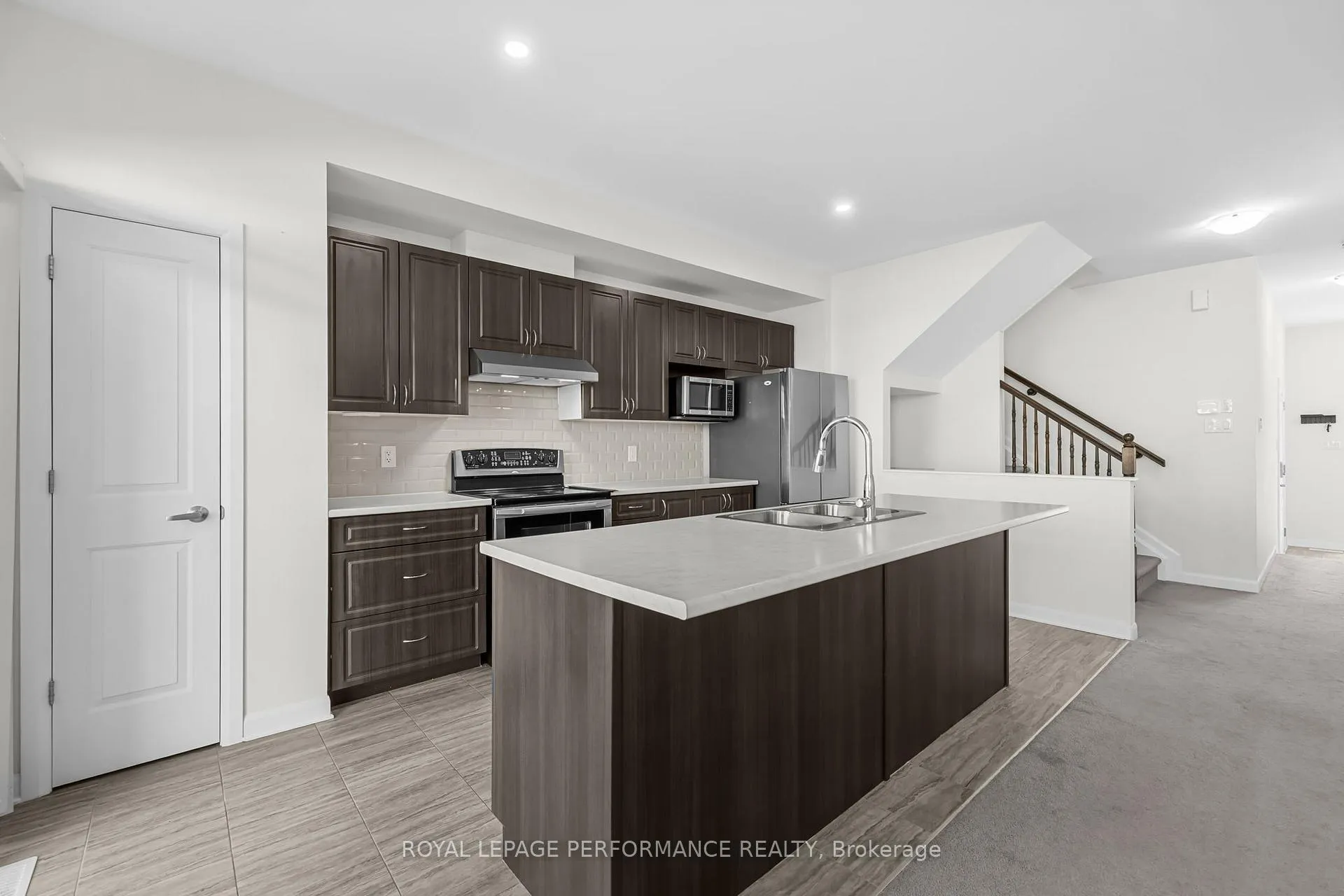 Photo 8 of 826 Dynasty Street, Ottawa, Avalon East — HOMEH
