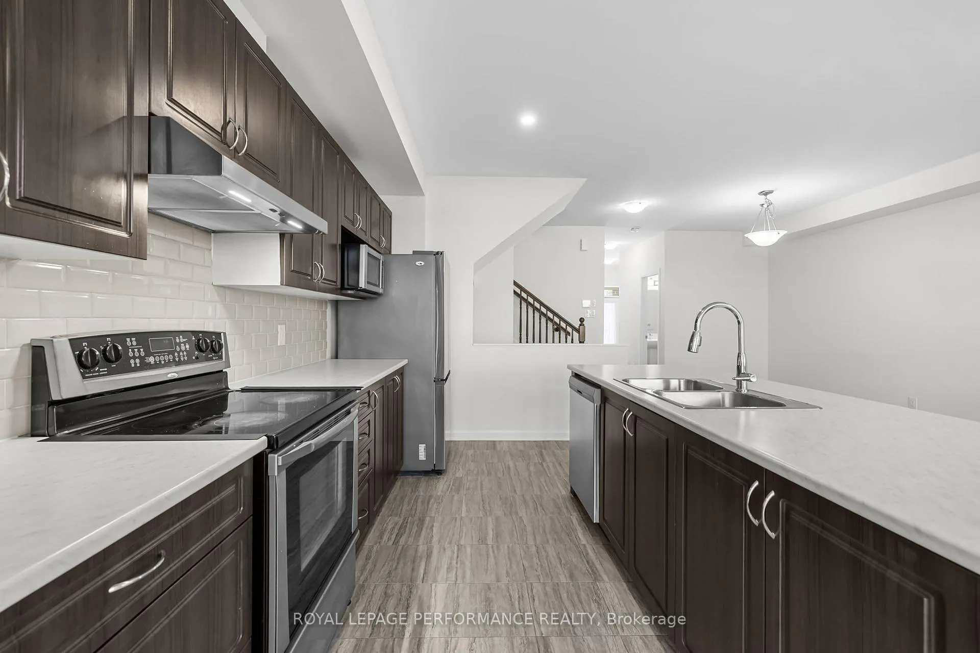 Photo 11 of 826 Dynasty Street, Ottawa, Avalon East — HOMEH