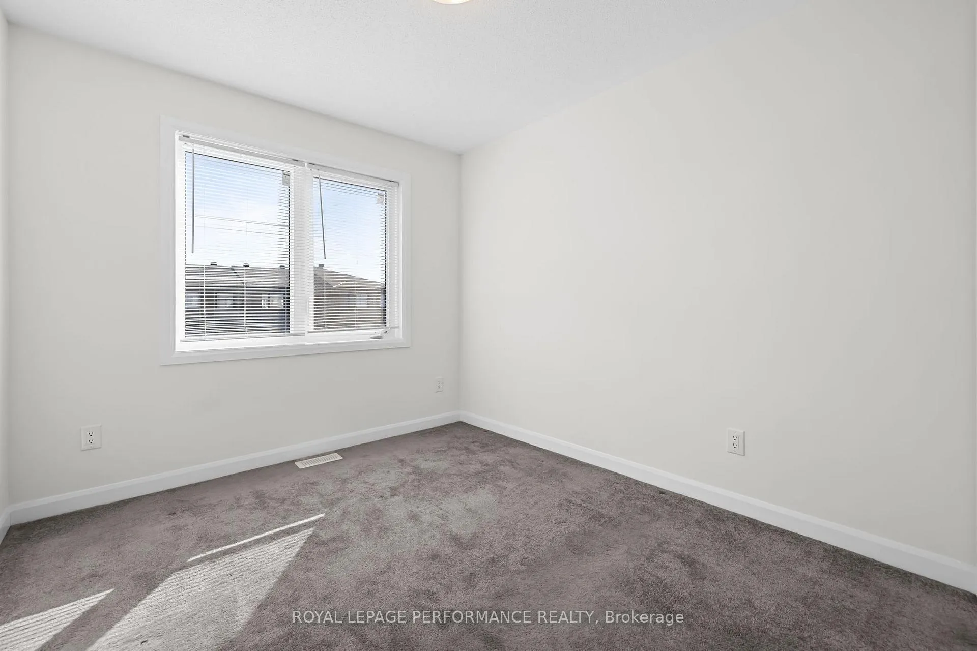 Photo 13 of 826 Dynasty Street, Ottawa, Avalon East — HOMEH