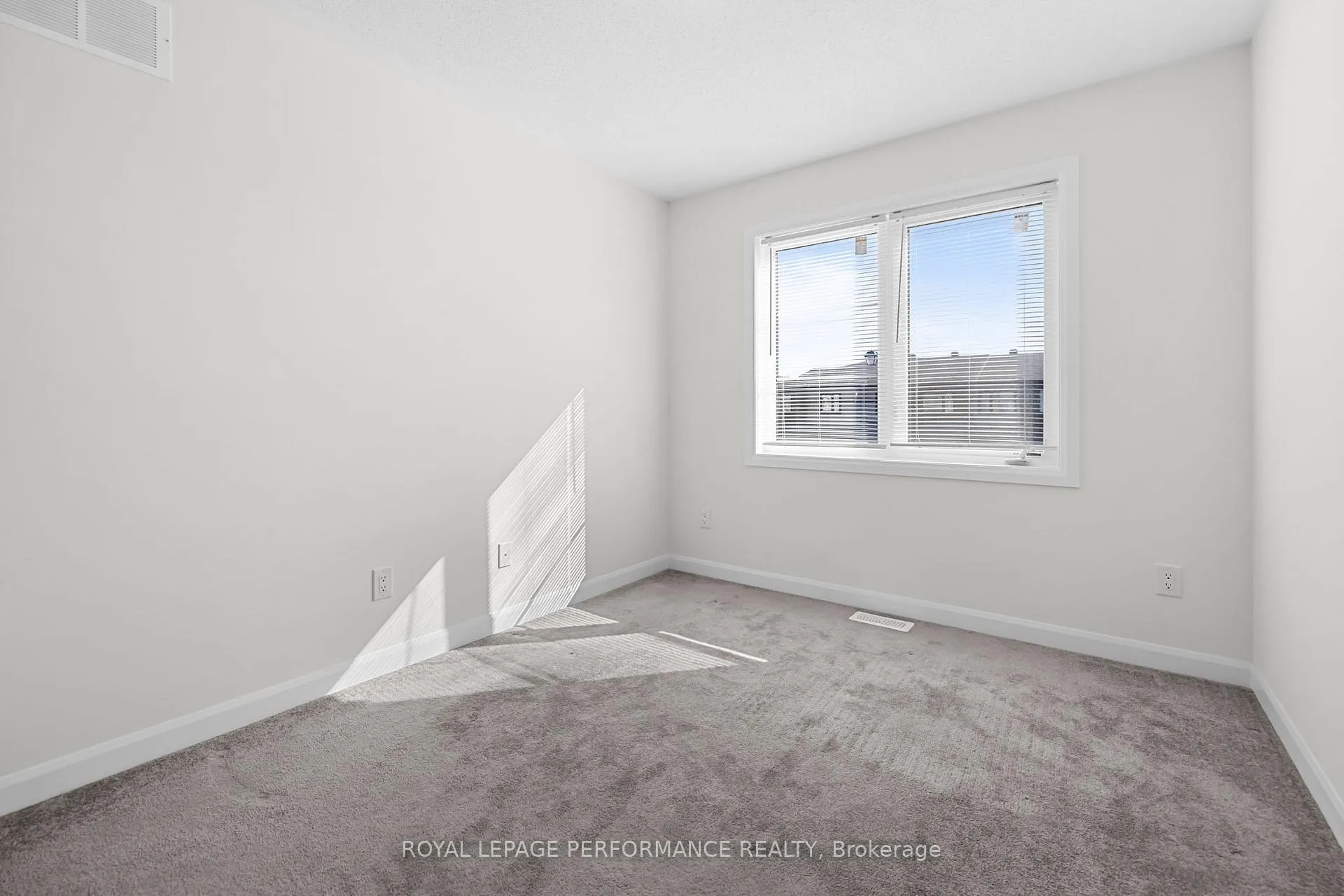 Photo 14 of 826 Dynasty Street, Ottawa, Avalon East — HOMEH