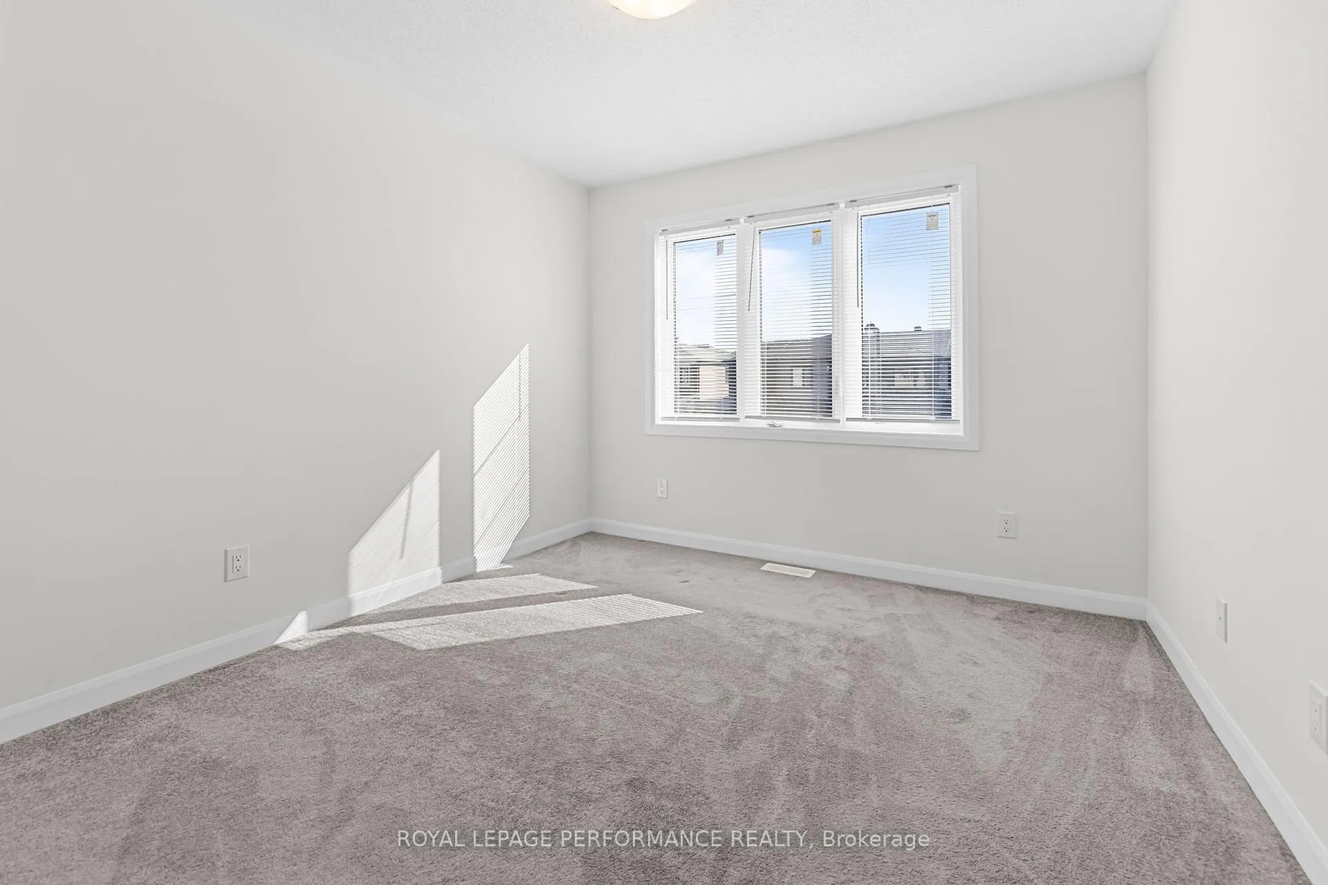 Photo 16 of 826 Dynasty Street, Ottawa, Avalon East — HOMEH