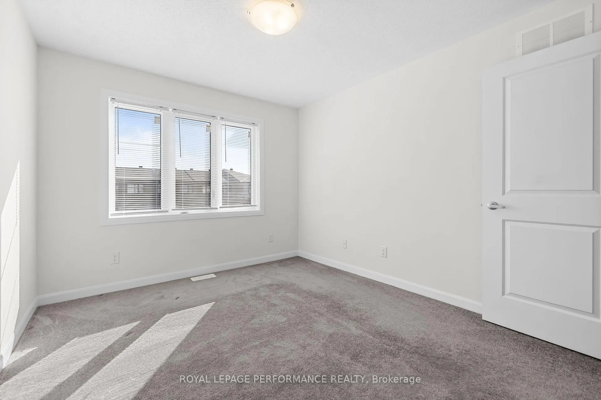 Photo 17 of 826 Dynasty Street, Ottawa, Avalon East — HOMEH