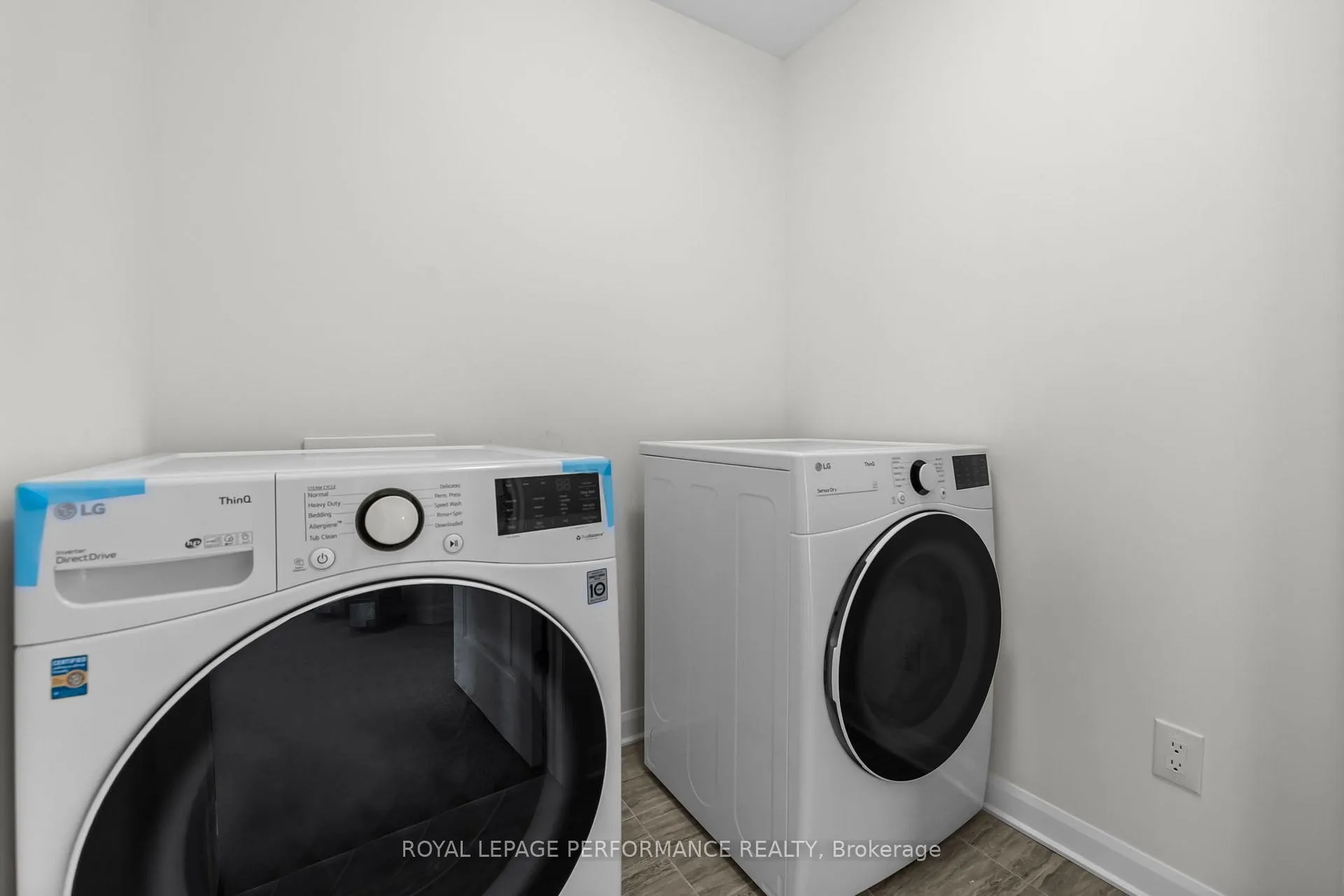 Photo 22 of 826 Dynasty Street, Ottawa, Avalon East — HOMEH