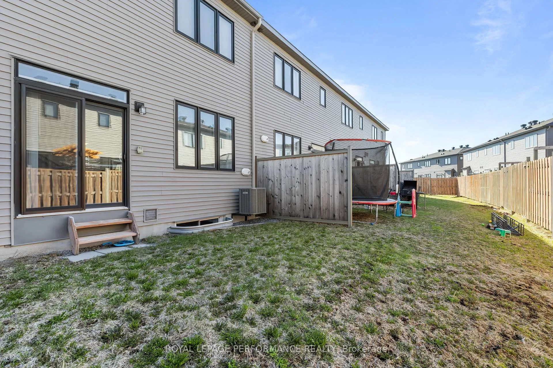 Photo 29 of 826 Dynasty Street, Ottawa, Avalon East — HOMEH