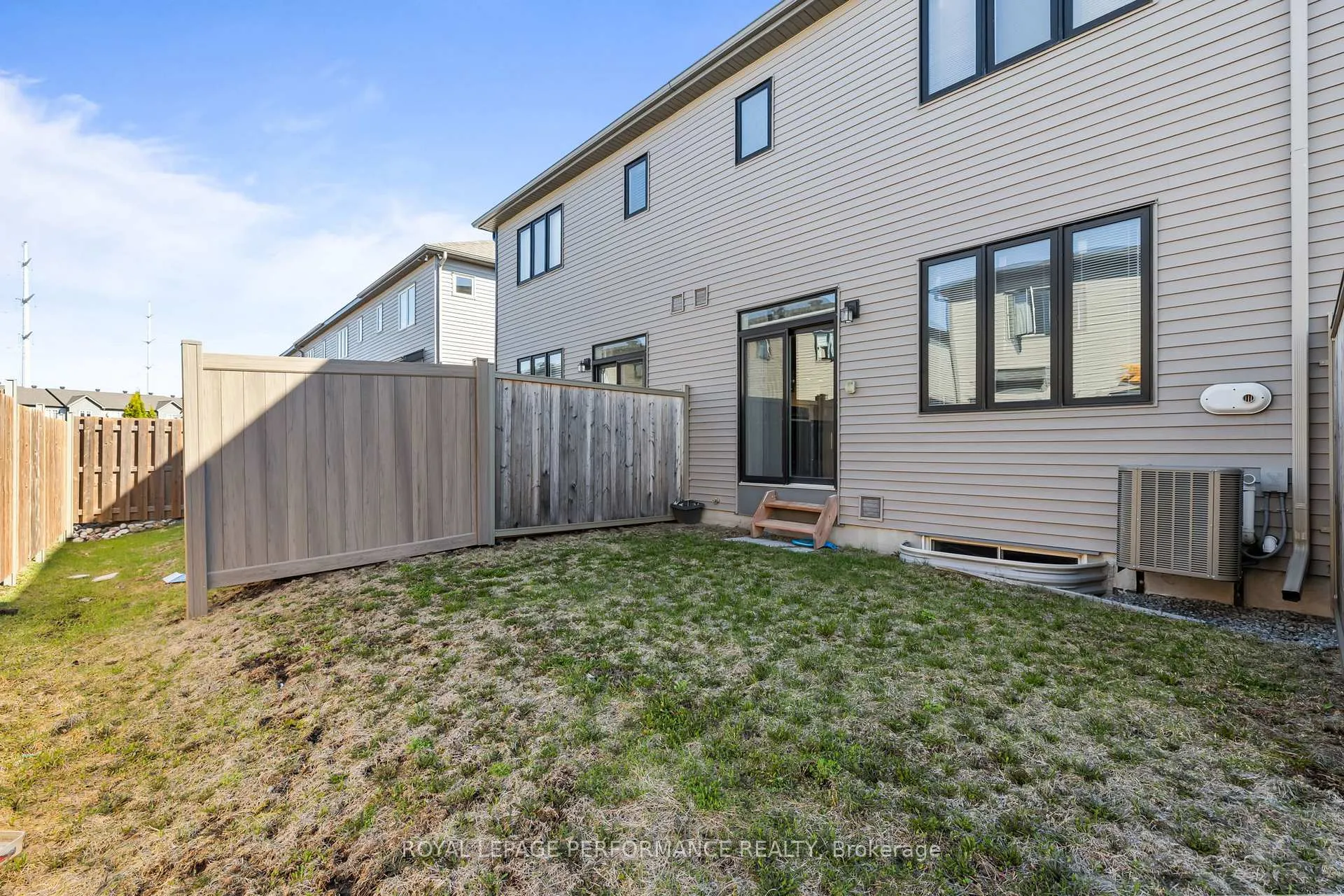 Photo 30 of 826 Dynasty Street, Ottawa, Avalon East — HOMEH