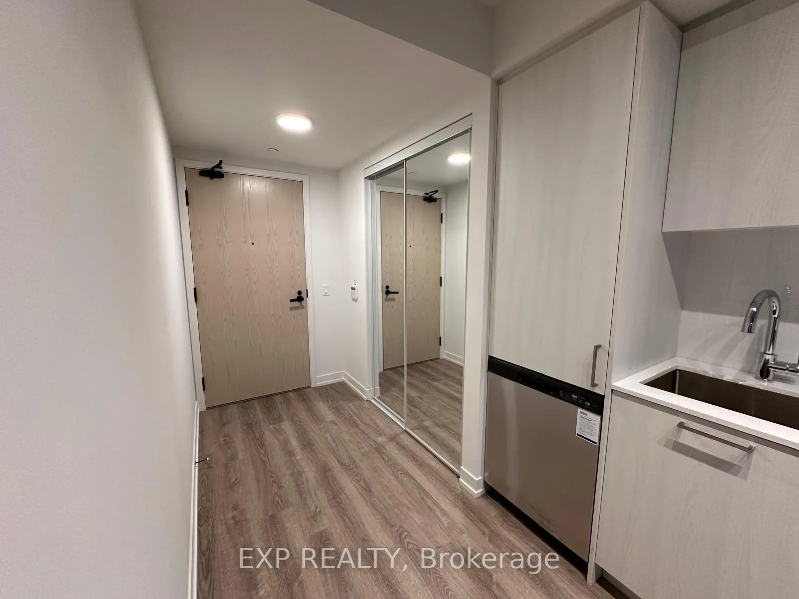 Photo 4 of Unit 708, 195 Commerce Street, Vaughan, Vaughan Corporate Centre — HOMEH