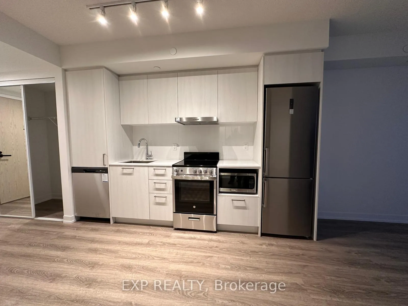Photo 5 of Unit 708, 195 Commerce Street, Vaughan, Vaughan Corporate Centre — HOMEH