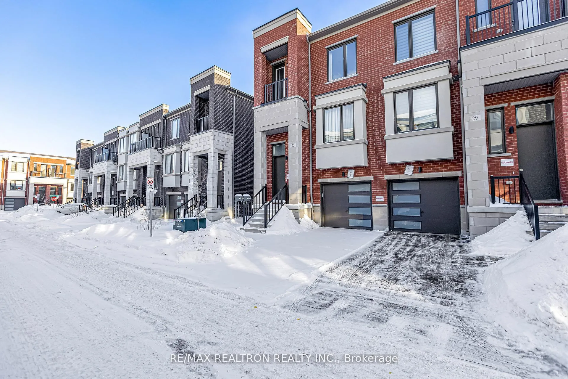 Photo 3 of 25 Aberfoyle Street, Vaughan, Patterson — HOMEH