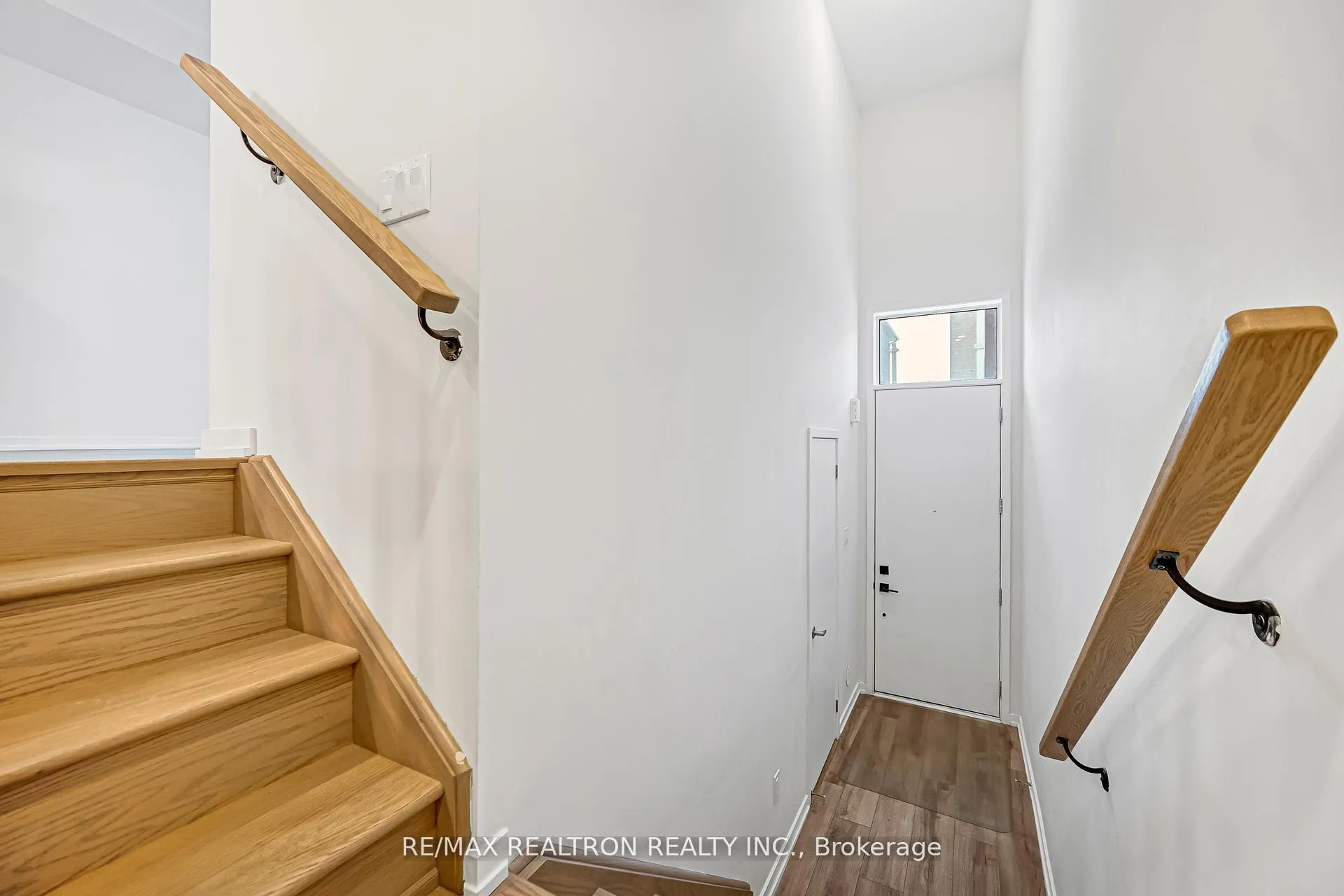 Photo 5 of 25 Aberfoyle Street, Vaughan, Patterson — HOMEH