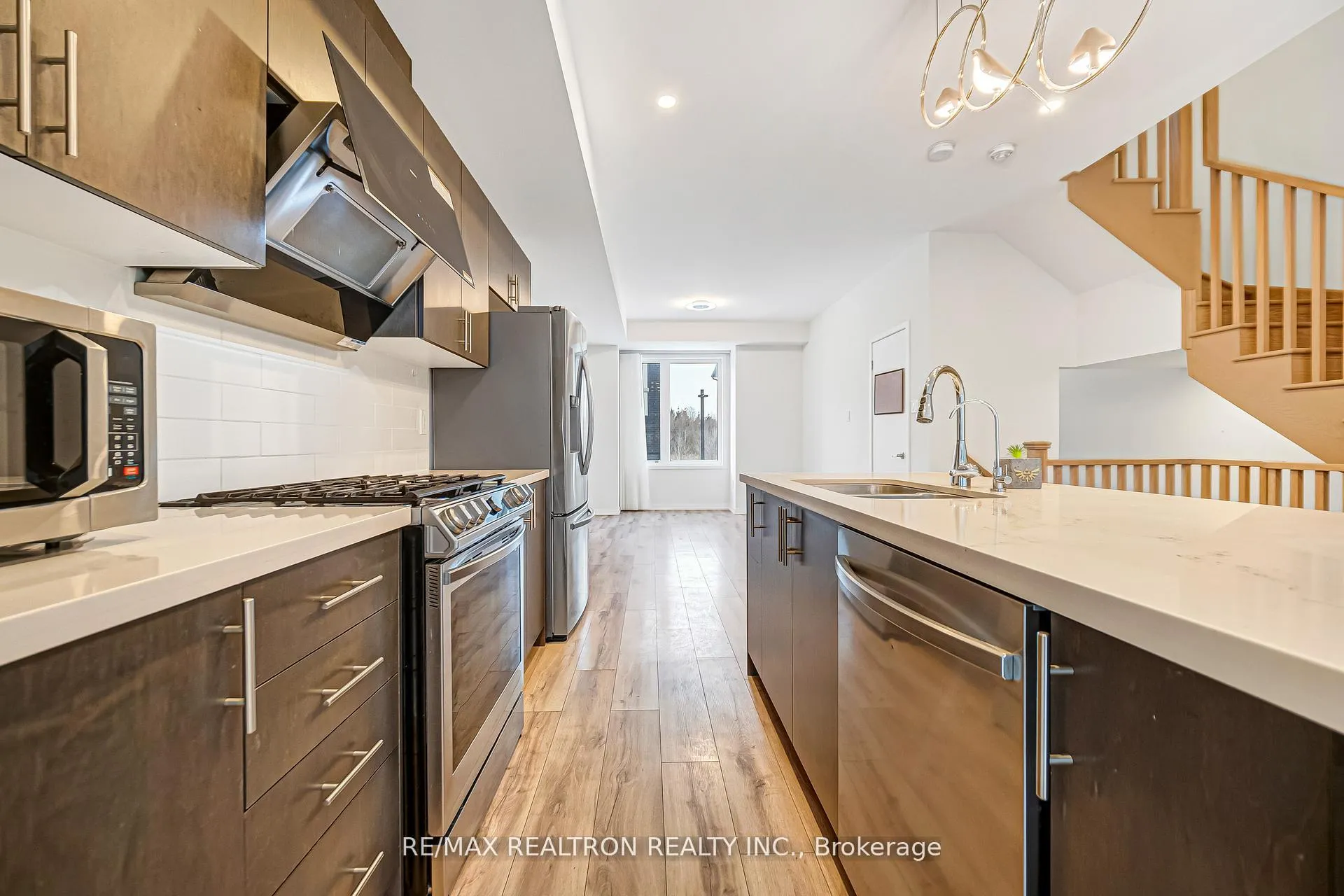 Photo 9 of 25 Aberfoyle Street, Vaughan, Patterson — HOMEH