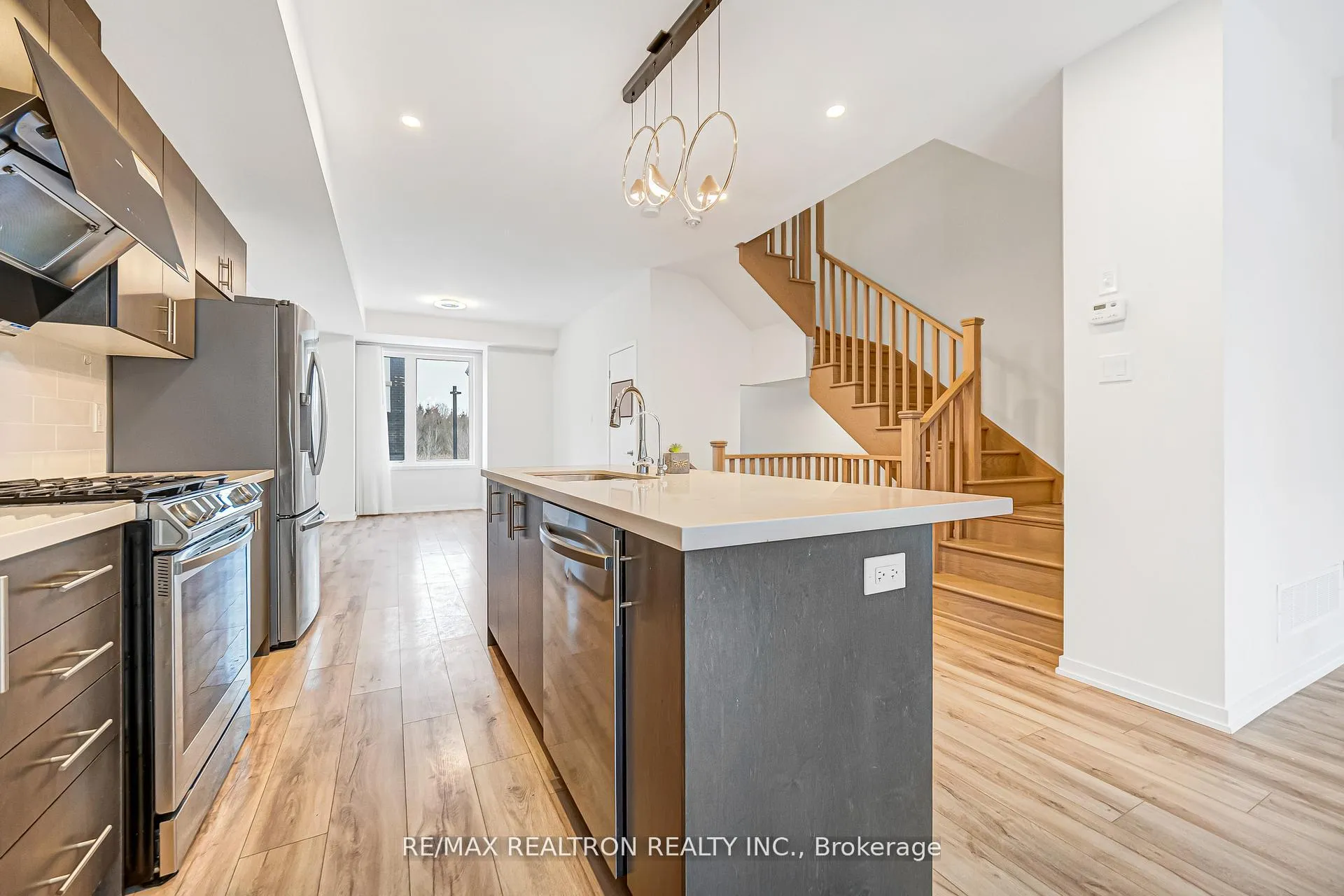 Photo 10 of 25 Aberfoyle Street, Vaughan, Patterson — HOMEH
