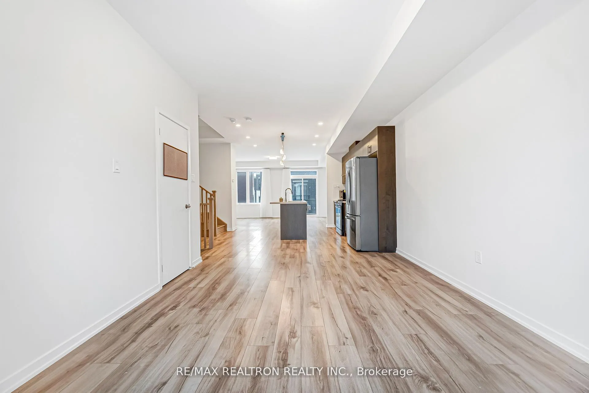 Photo 12 of 25 Aberfoyle Street, Vaughan, Patterson — HOMEH