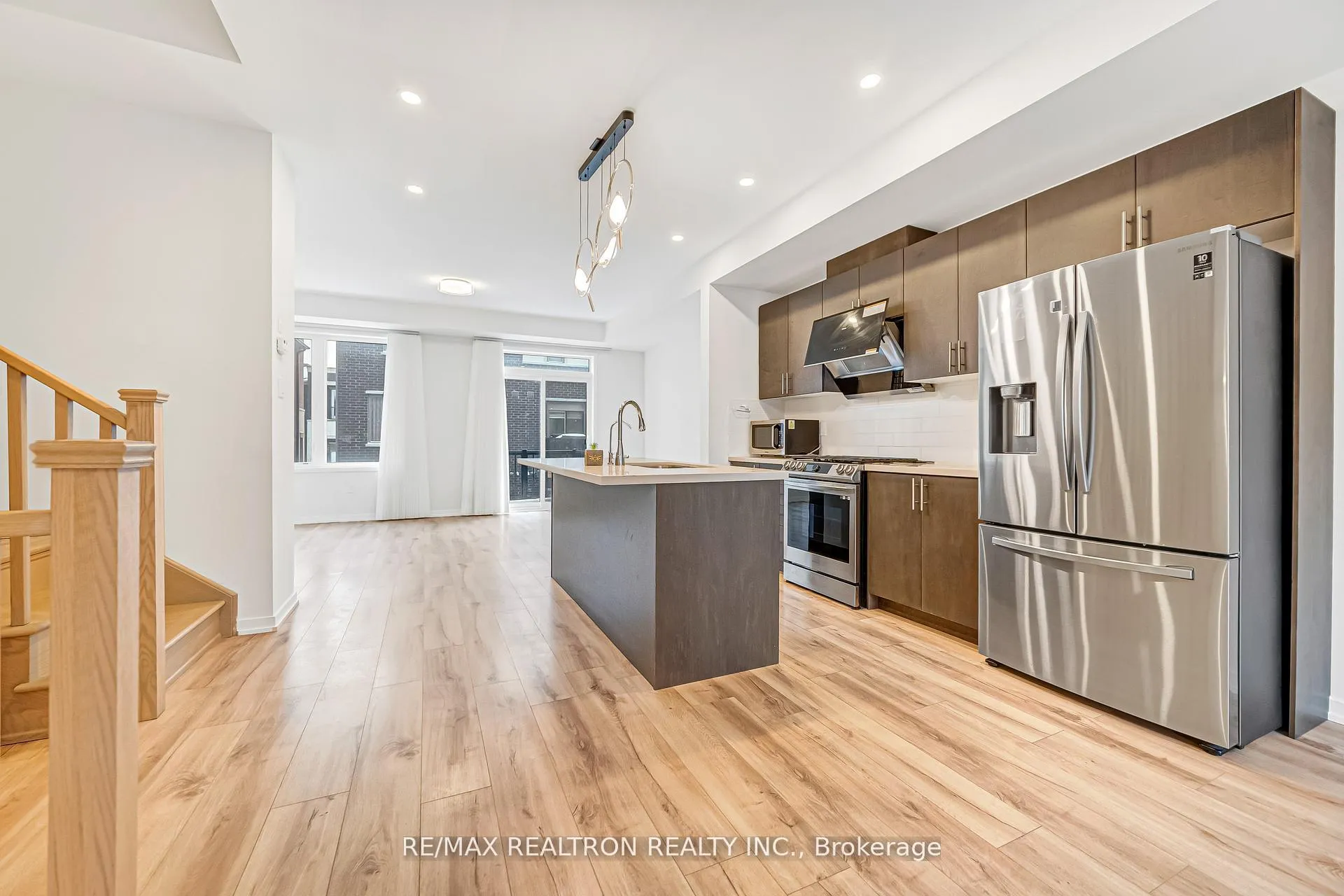 Photo 14 of 25 Aberfoyle Street, Vaughan, Patterson — HOMEH